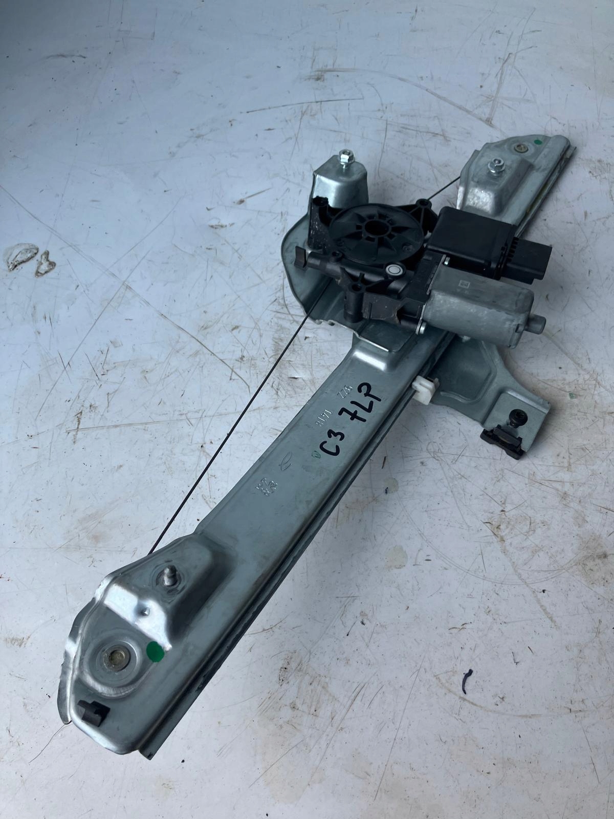 window regulator left front CITROEN C3 III 9813093480