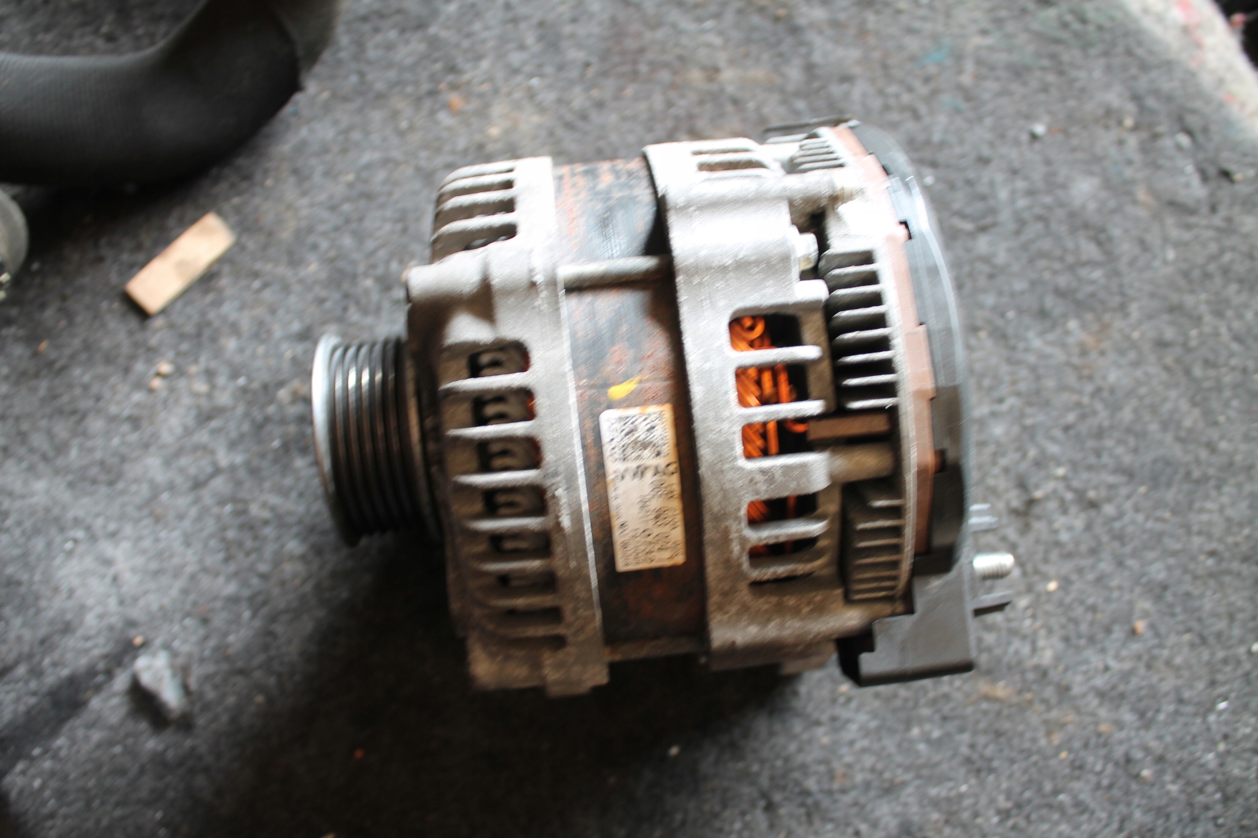 1953. ALTERNATOR PORSCHE 06E903024T