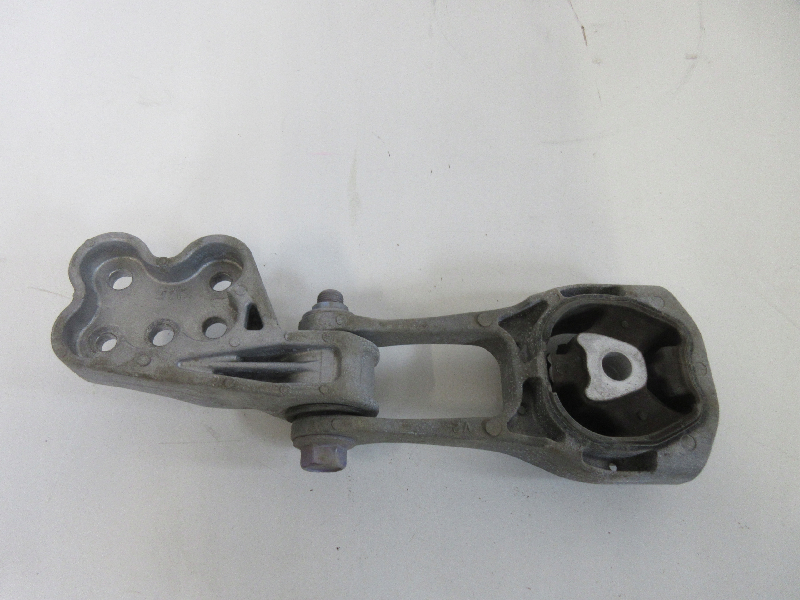 V2 - COROLLA E21 2.0 гібрид лапа подушка двигуна задня