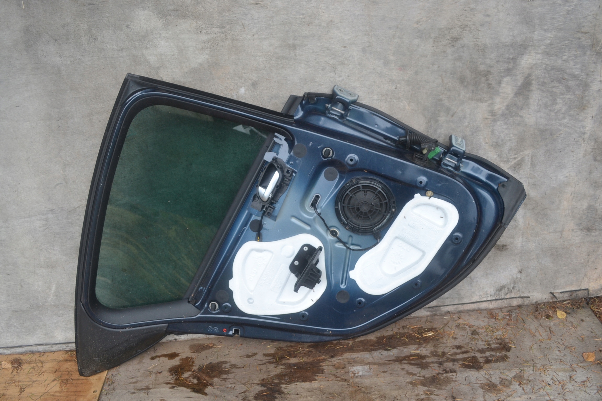 CITROEN DS4 door left rear. rear part complete