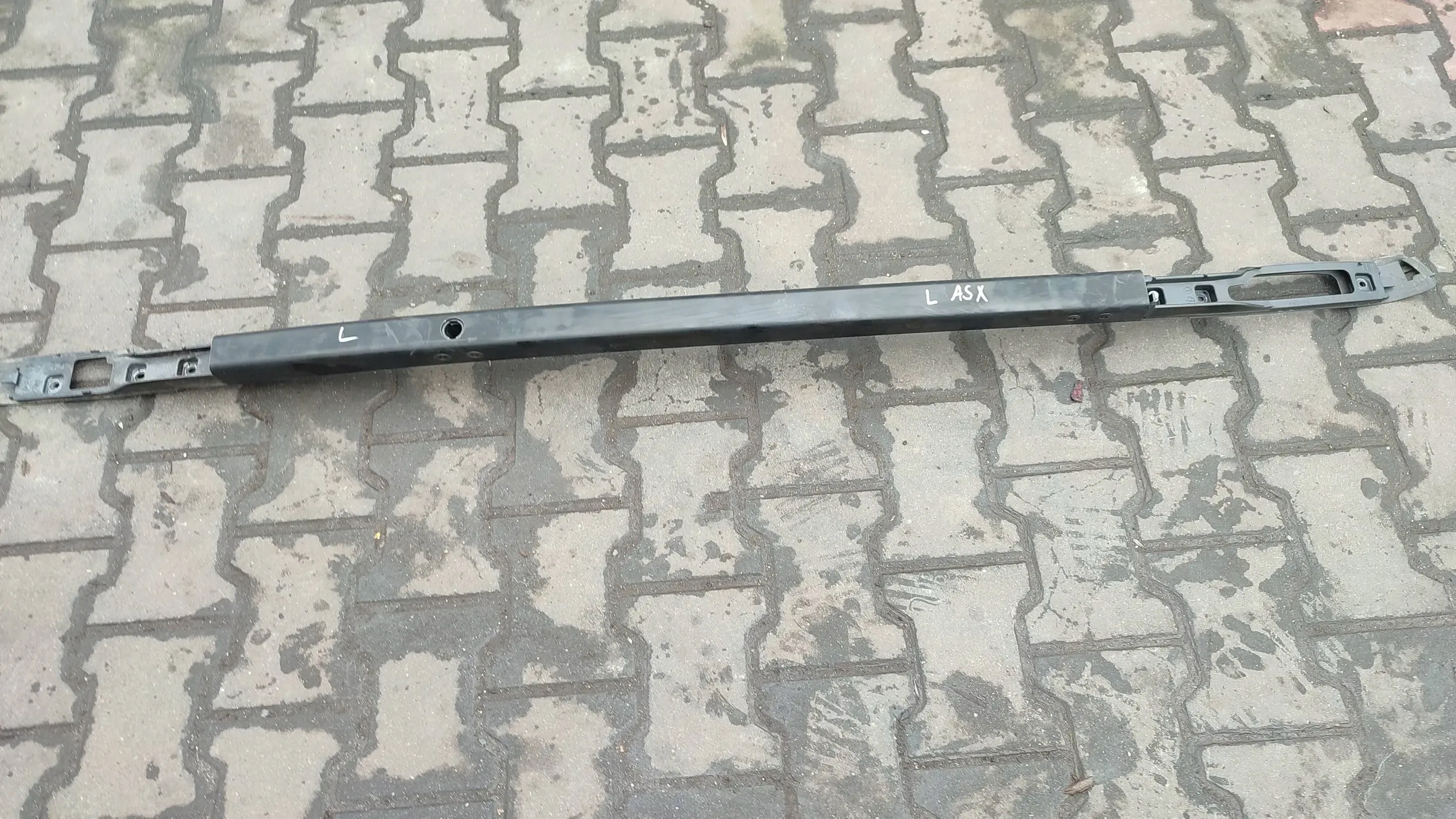 Mitsubishi ASX 18r. 1.6DiD links Seite Dachreling dach