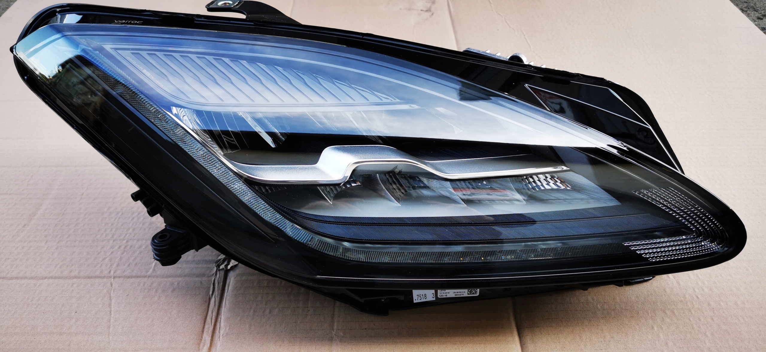 Jaguar E-pace lampa prawa full led NOWA Strona zabudowy prawa