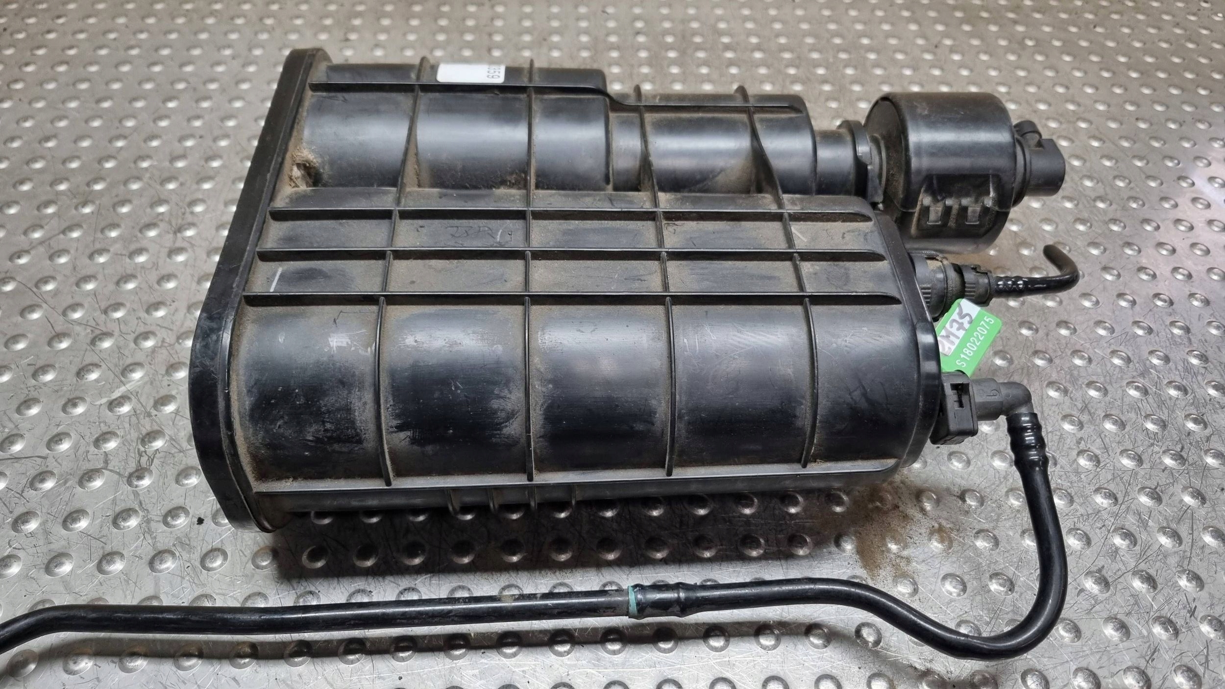 carbon filter A1664700359 MERCEDES GL X166 ML W166