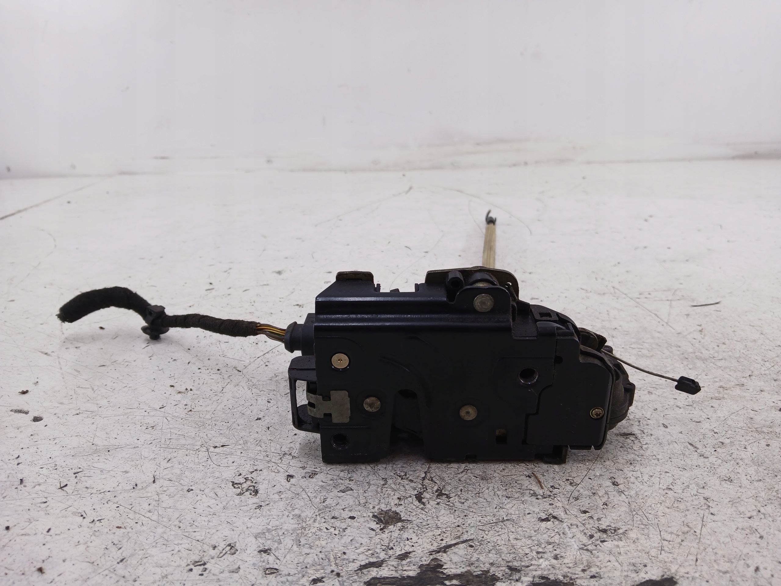 VW PASSAT B5 SKODA OCTAVIA and LEON and lock door left front 3B1837015A