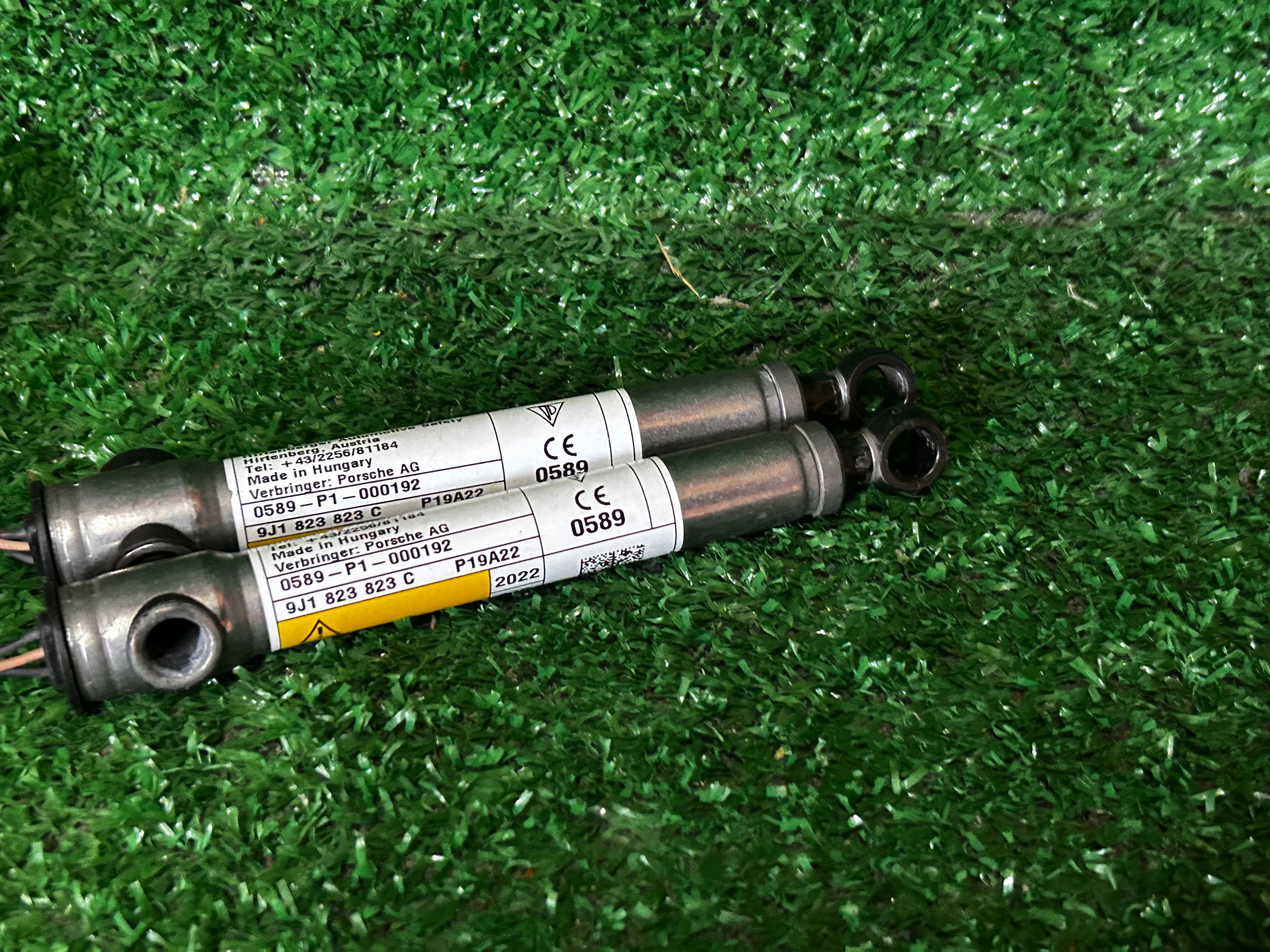 NABOJ PIROTECHNICZNY bonnets PORSCHE PANAMERA 9jb823823c