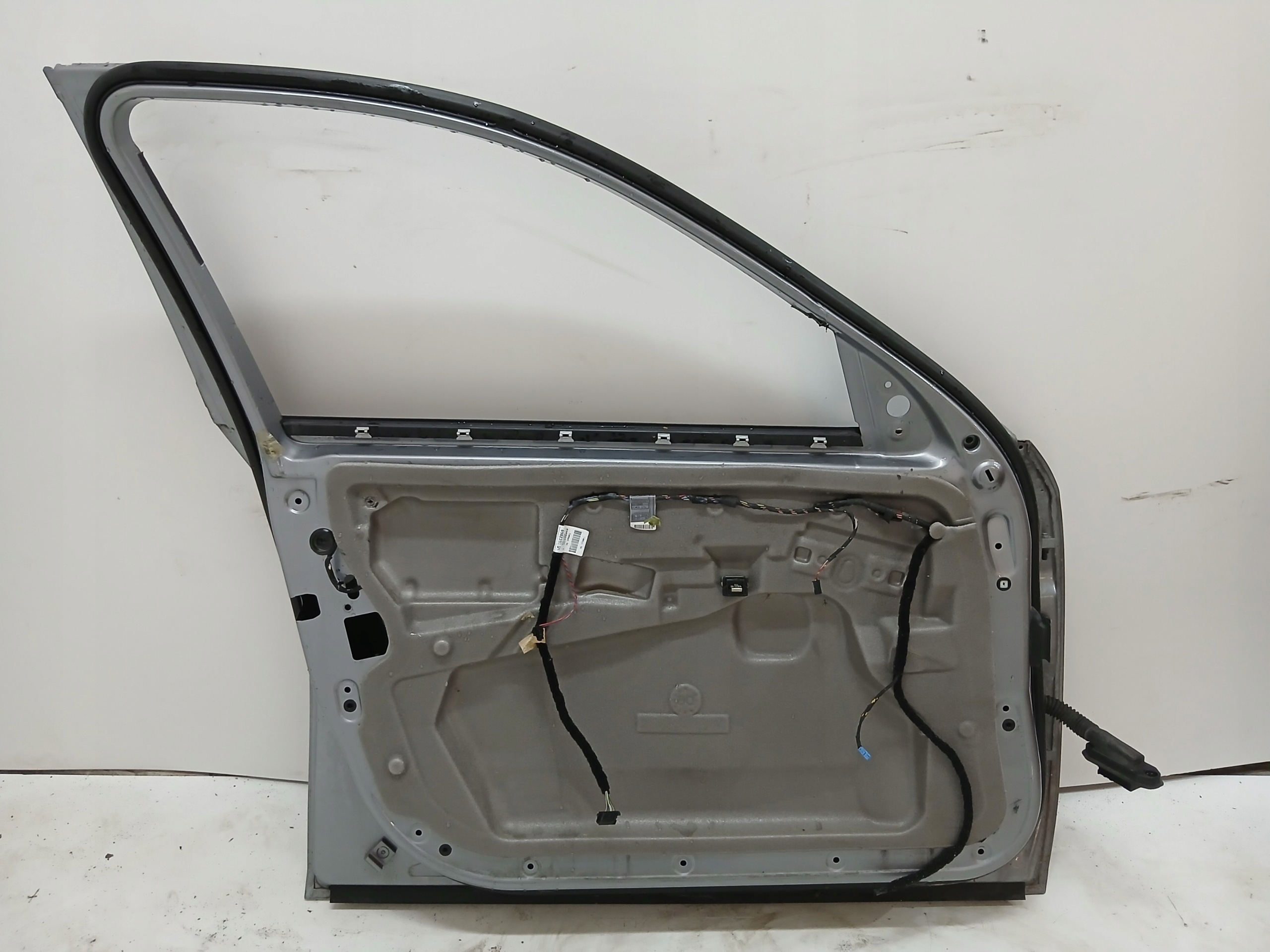 dveře levý předek BMW E60 E61 SILBERGRAU A08/7