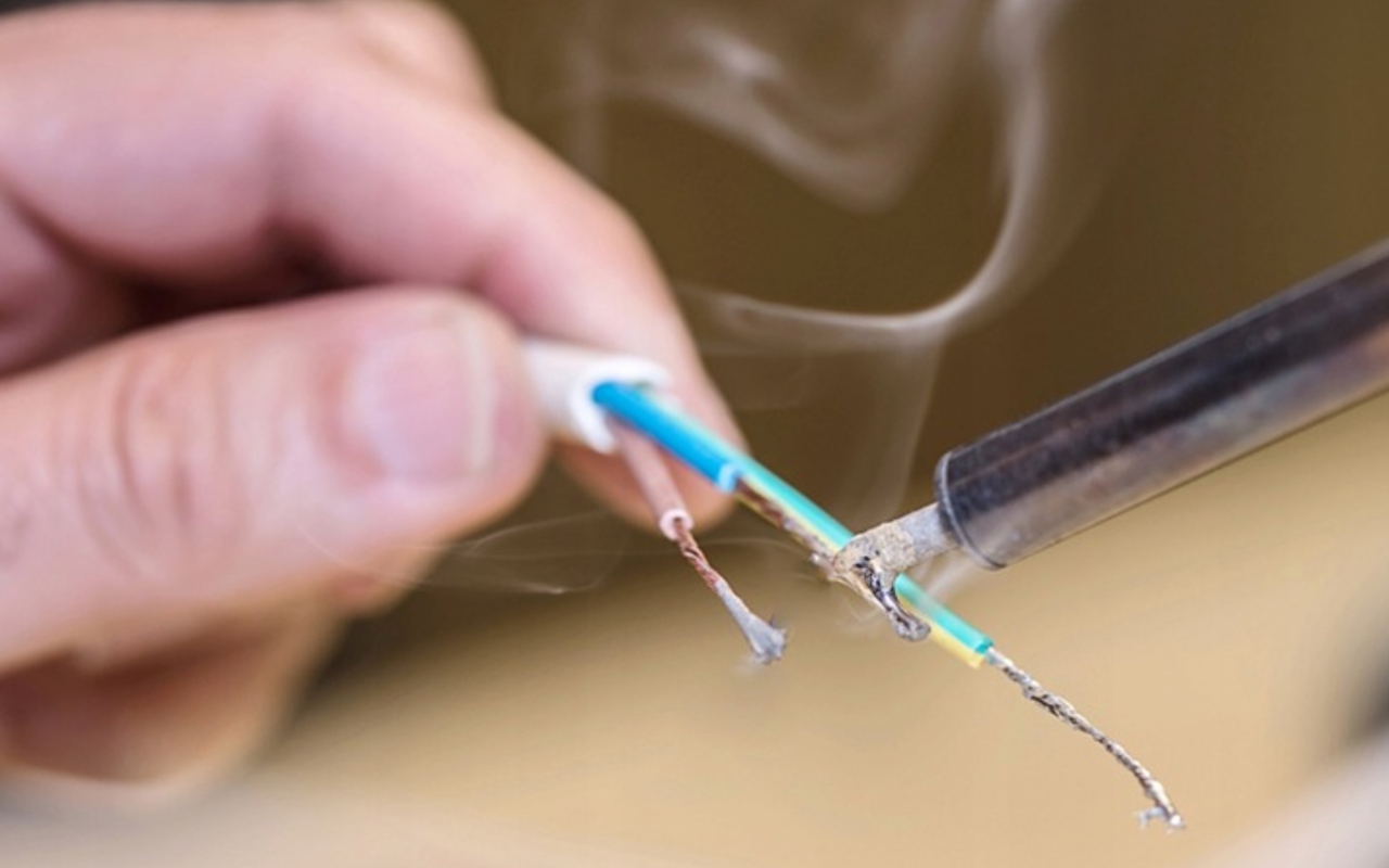 CYNA DO LUTOWANIA ROLKA 1MM 50G SPOIWO LUTOWNICZE Waga netto 50 g