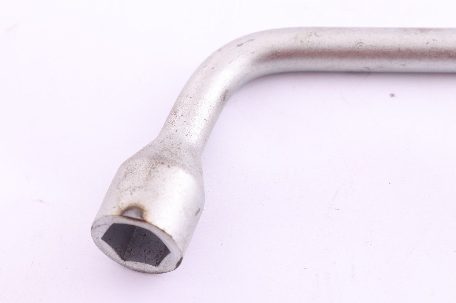 MINI COOPER R56 R60 ключ для колес "17" 6779731