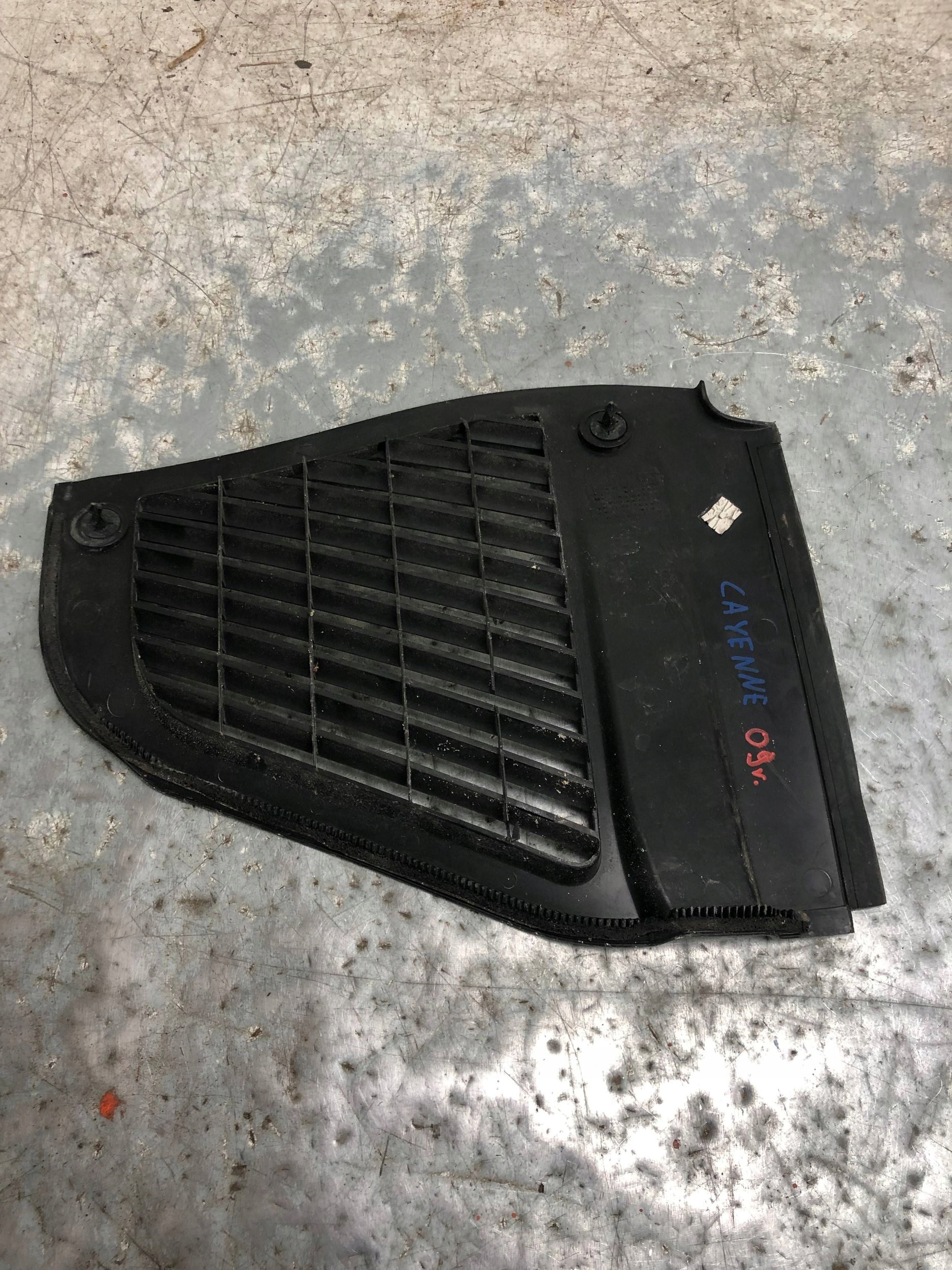grid under the window left front PORSCHE CAYENNE 7L5819729B