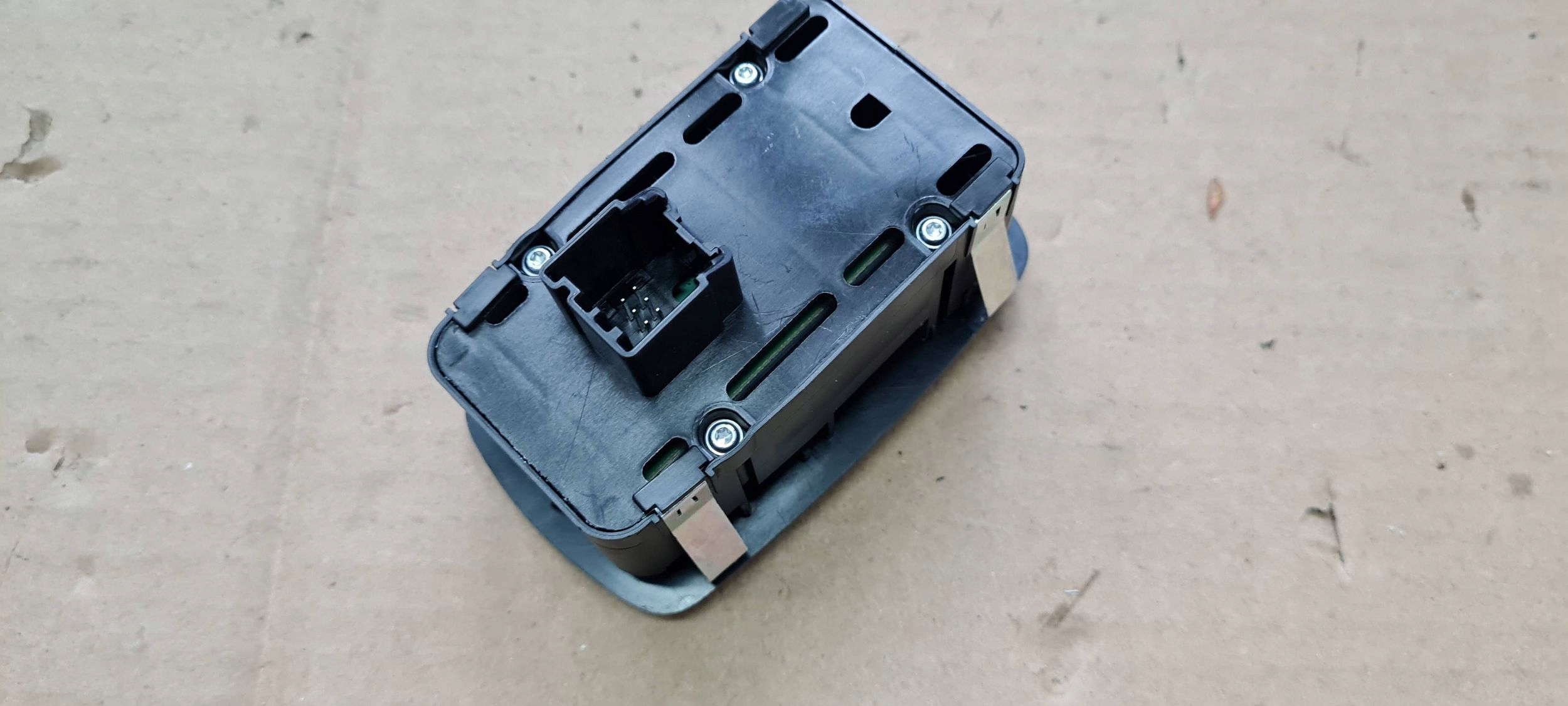 Maserati Quattroporte VI button switch windows 670025405