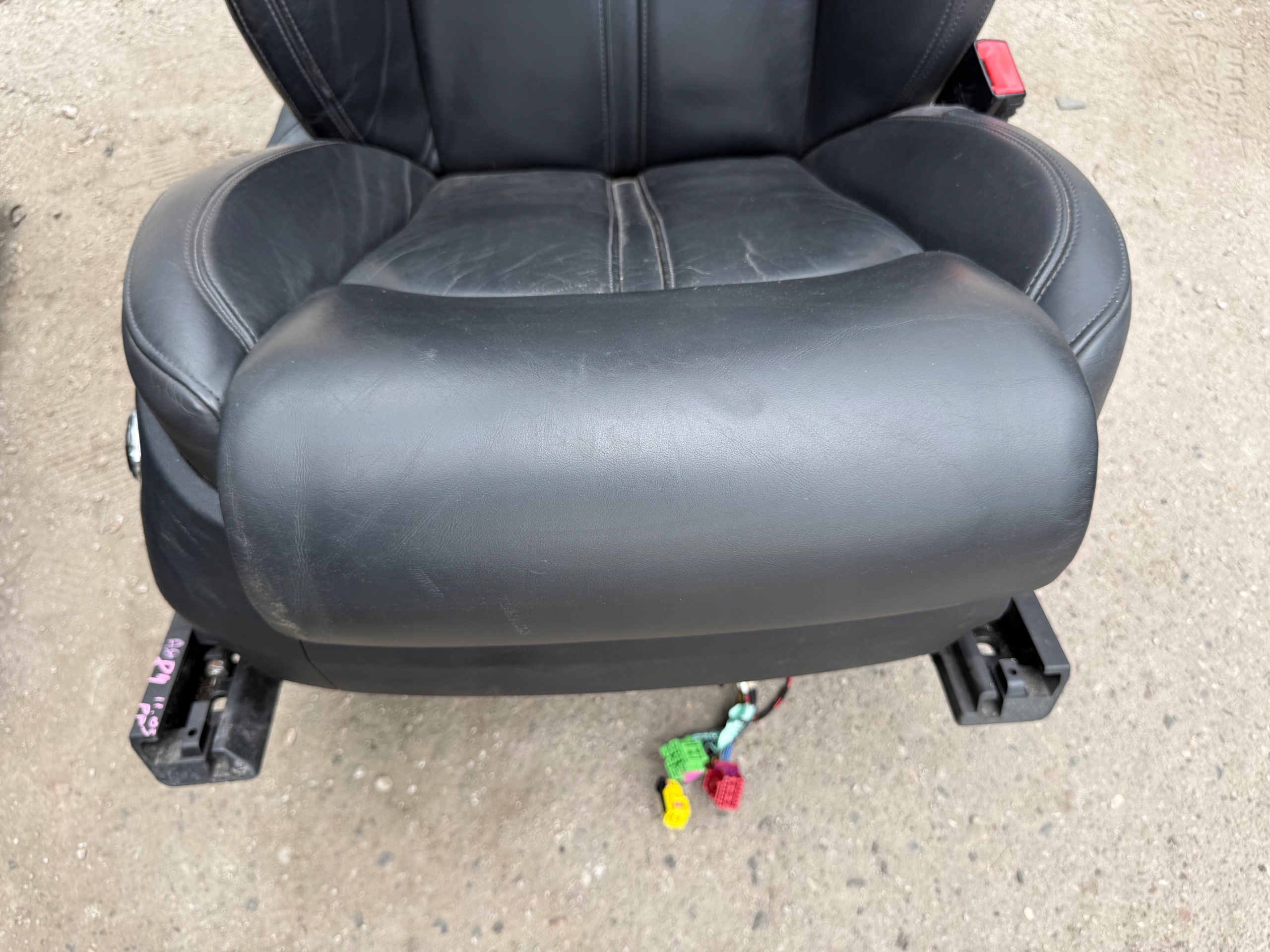 AUDI A8 D4 seat of the passenger right front leather black electrical