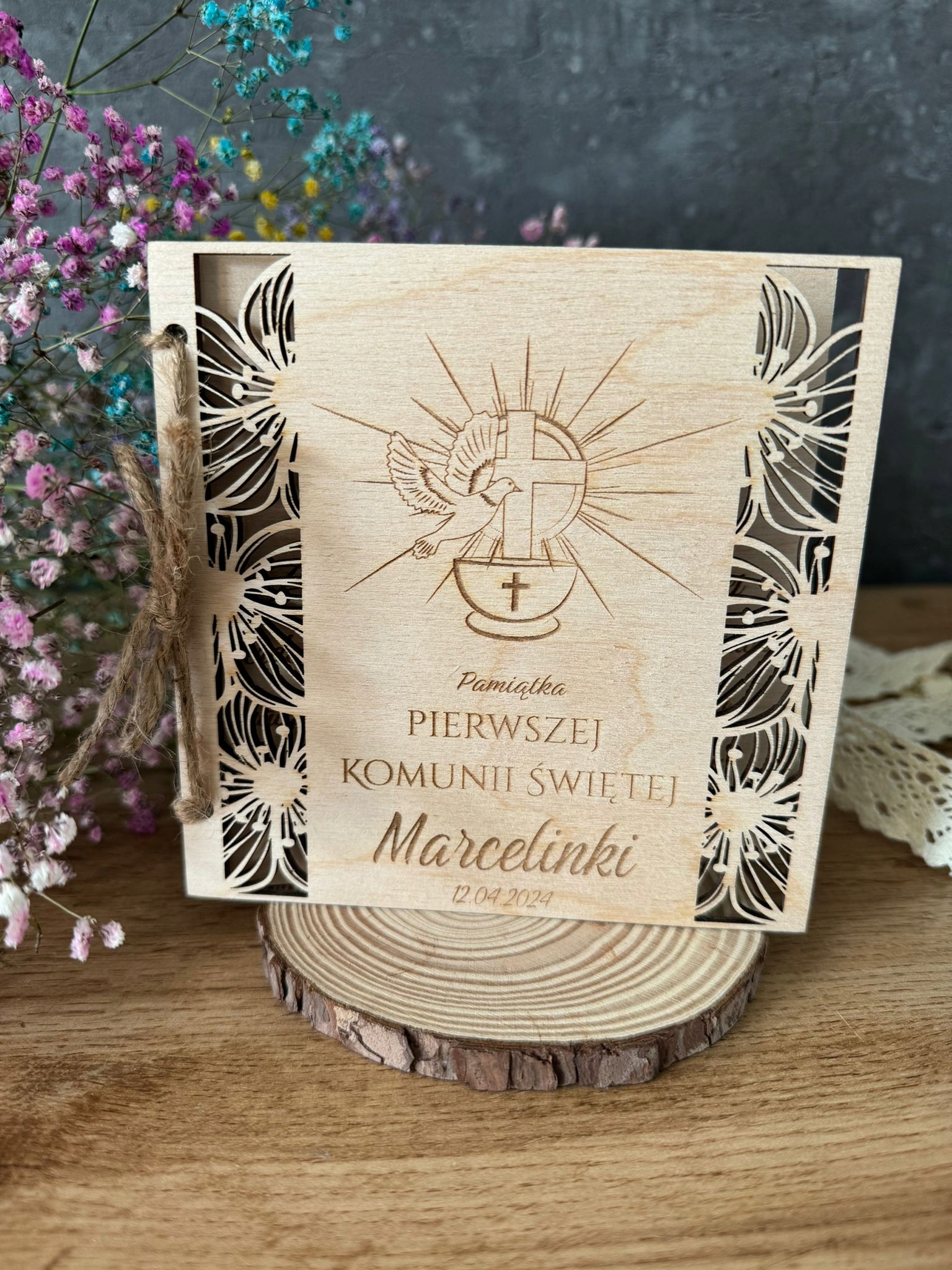 KARTKA NA KOMUNIĘ PAMIĄTKA PIERWSZEJ KOMUNII ŚWIĘTEJ PERSONALIZACJA DREWNO Kod producenta PAMIĄTKA PIERWSZEJ KOMUNII ŚWIĘTEJ 42