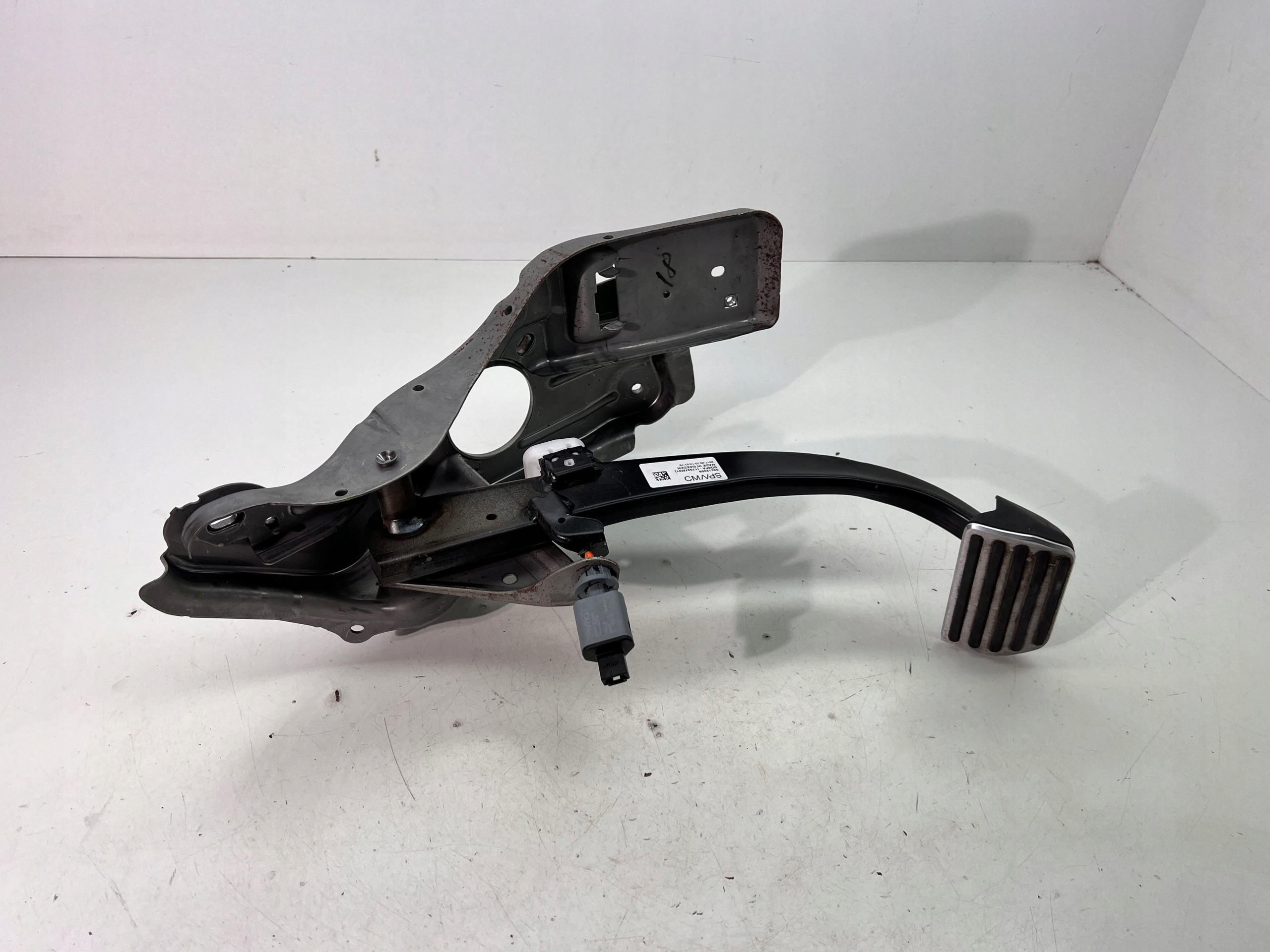 volvo XC40 2.0 T5 педаль тормоза 32212359