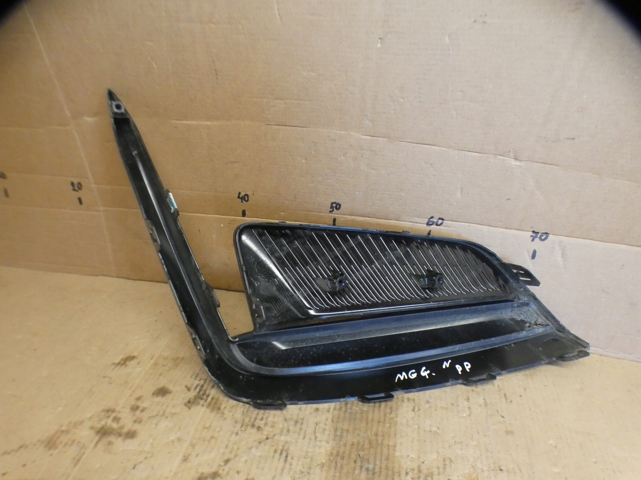 grid of a bumper left front MG 4 2022- 11183327