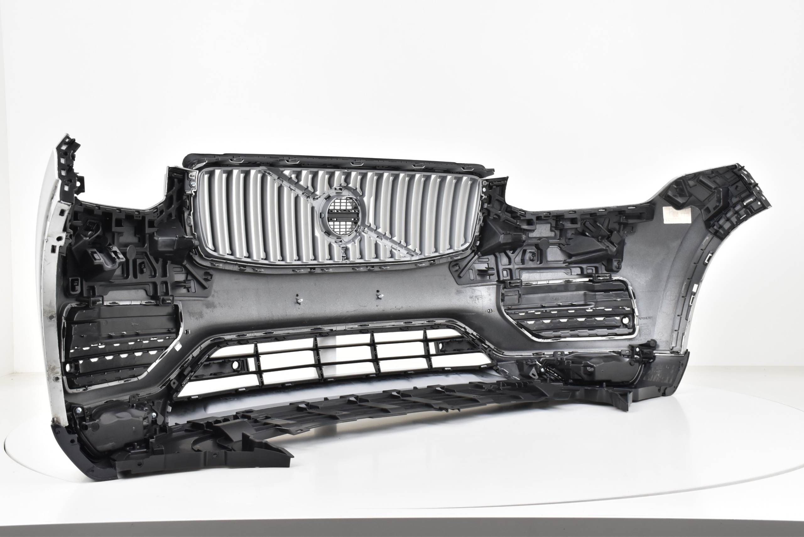 VOLVO XC90 II PRZED LIFT 2015- ZDERZAK PRZEDNI Strona zabudowy przód