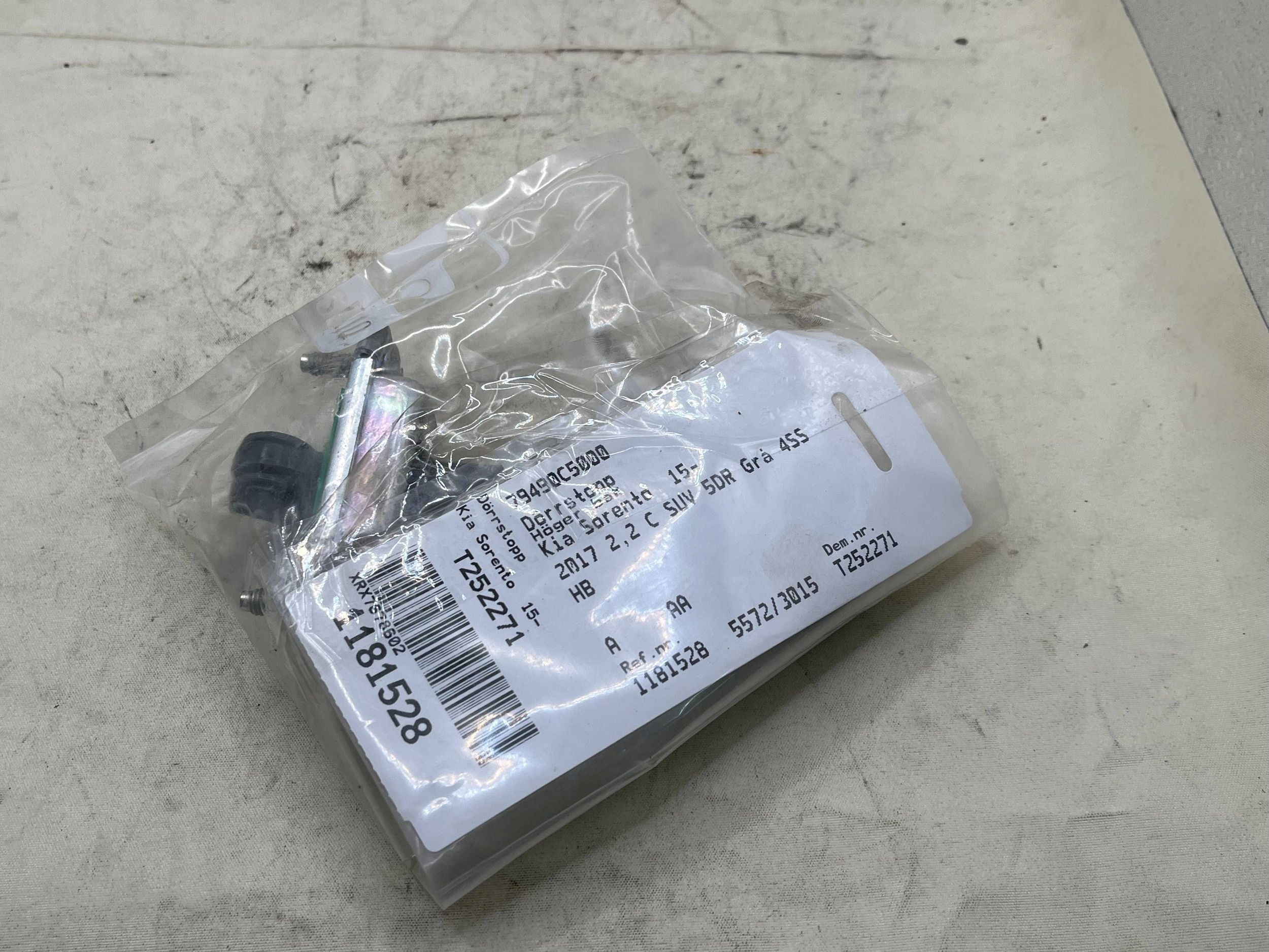 KIA SORENTO DYSTANS limiter door OEM 79490C5000 !J