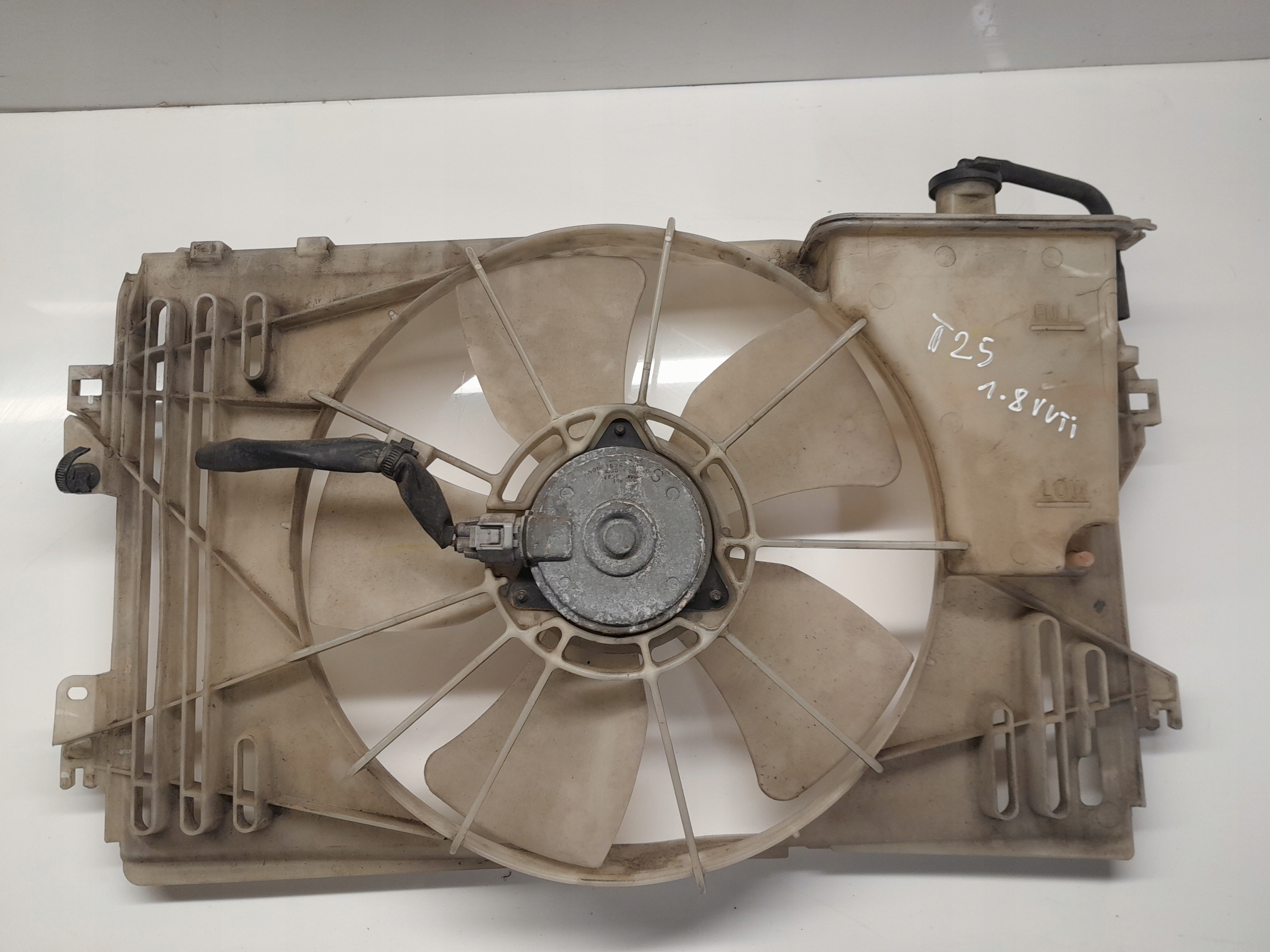 WENTYLATOR CHŁODNICY 1.8VVTI TOYOTA AVENSIS T25 COROLLA VERSO II 03-09