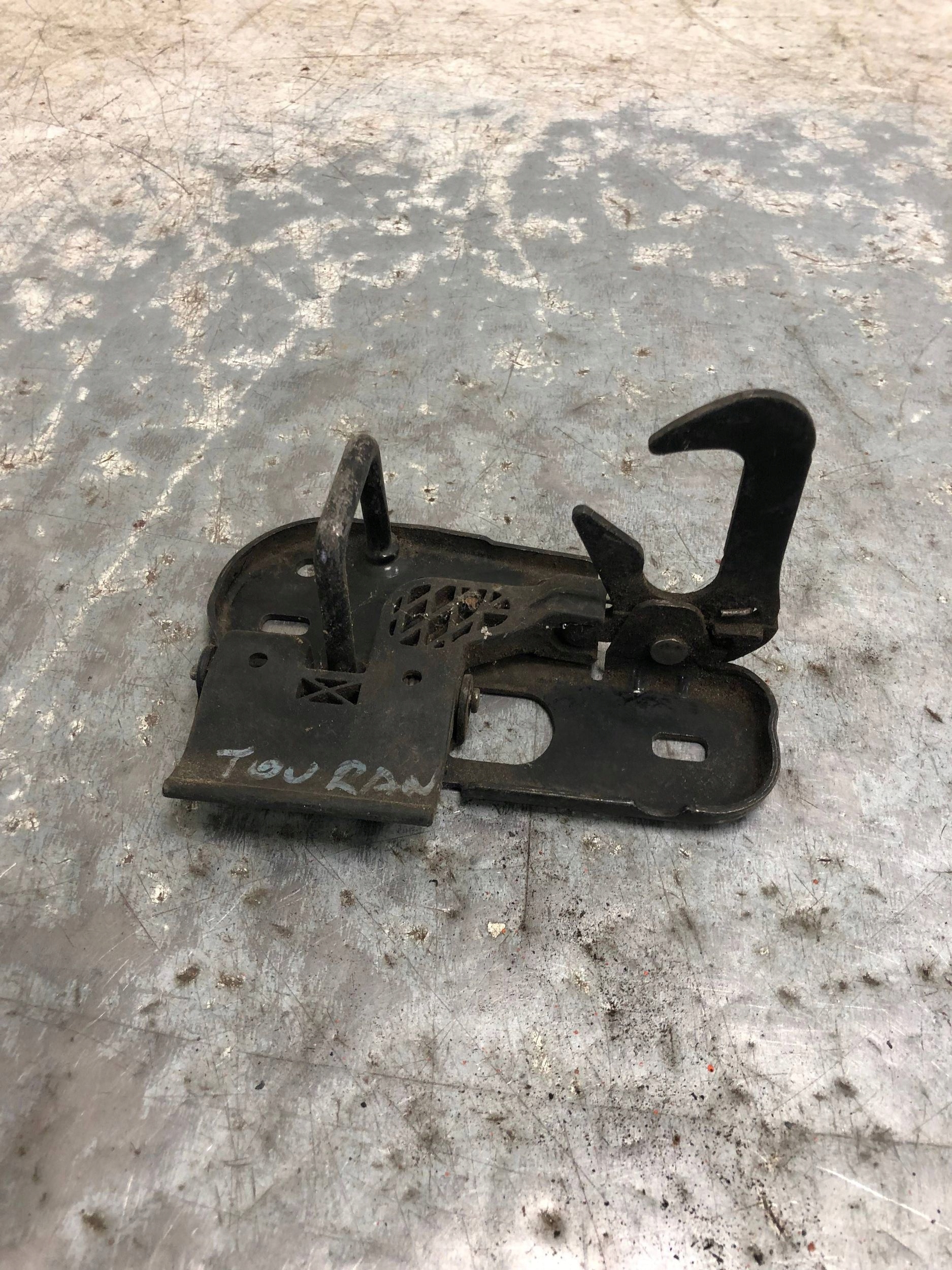 lock RYGIEL bonnets VW TOURAN and 1T0823480A