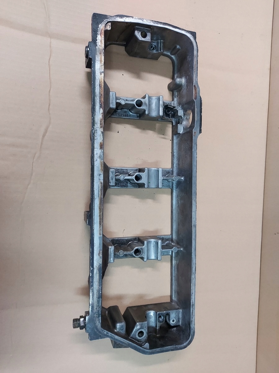 RE545082 - DYNSTANS КРИШКИ КЛАПАНІВ JOHN DEERE 6125R 2014R