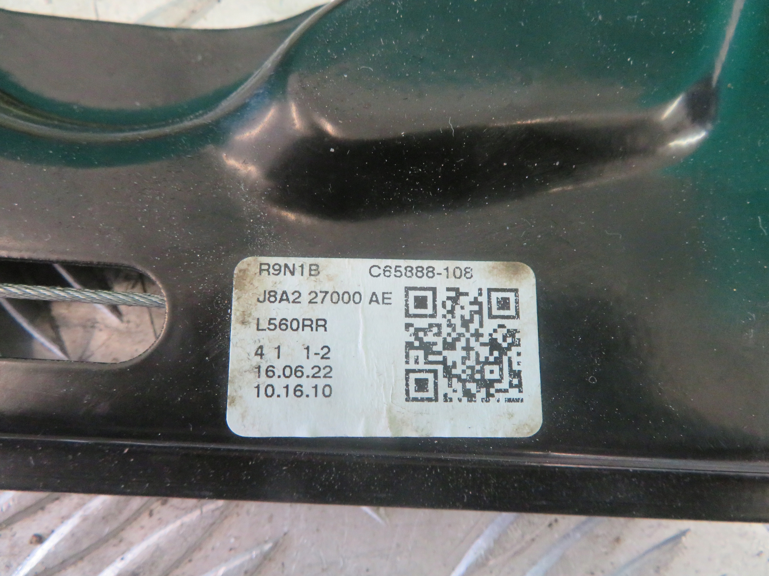 PODNOŚNIK SZYBY PRAWY TYŁ LAND ROVER RANGE ROVER VELART L560 22R Producent części Land Rover OE