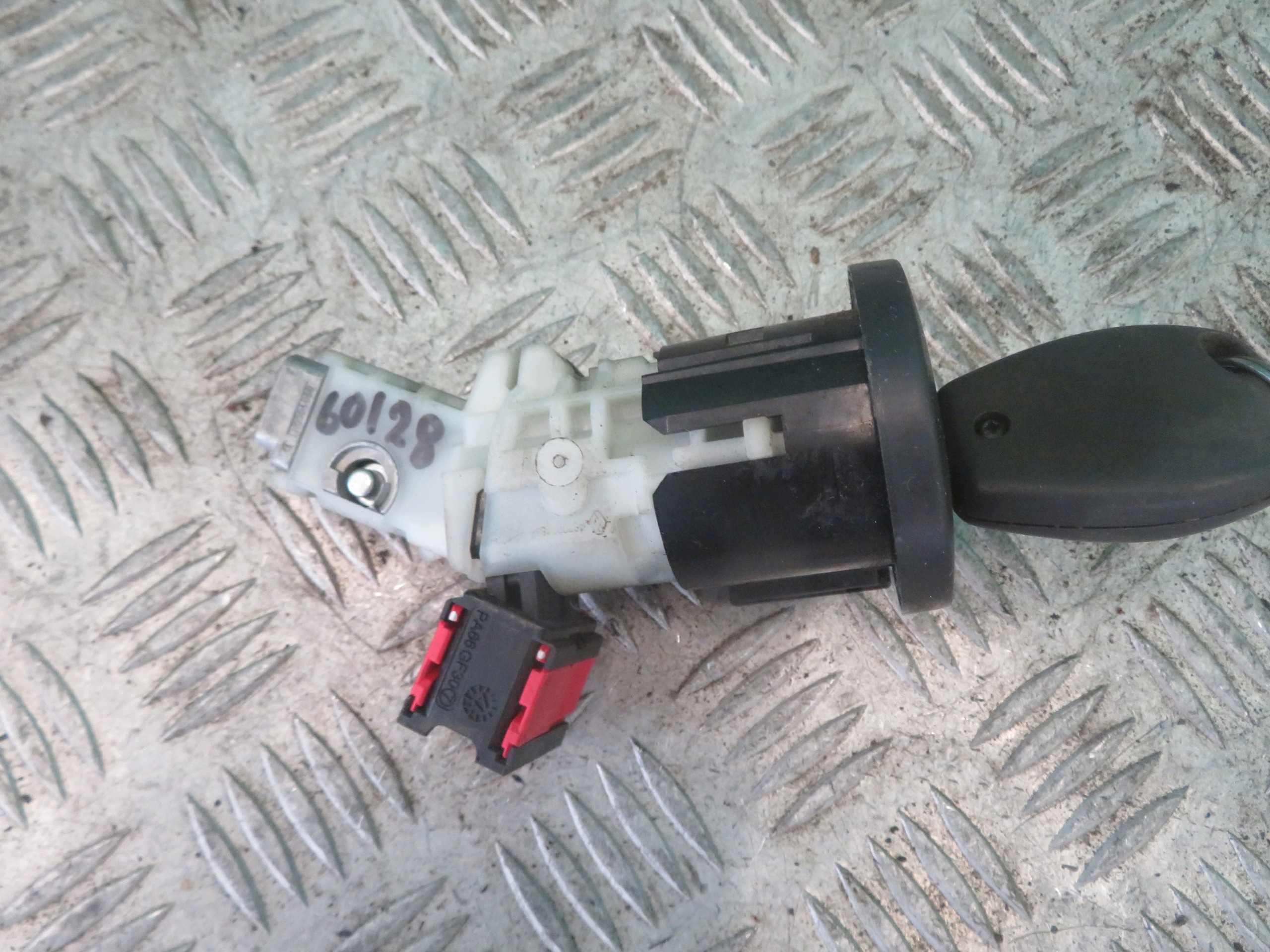 ignition Z KLUCZYKIEM VIVARO TRAFIC 17R 285910001R