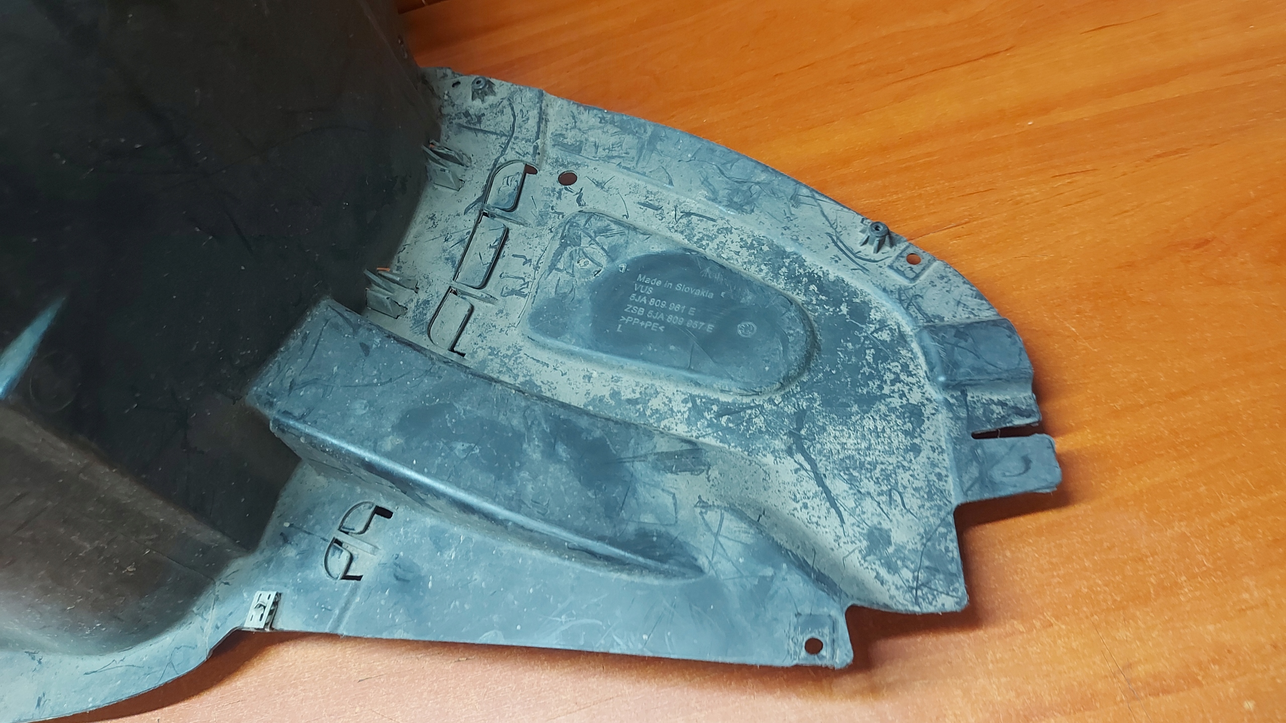 mudguard left left front front SKODA RAPID 12