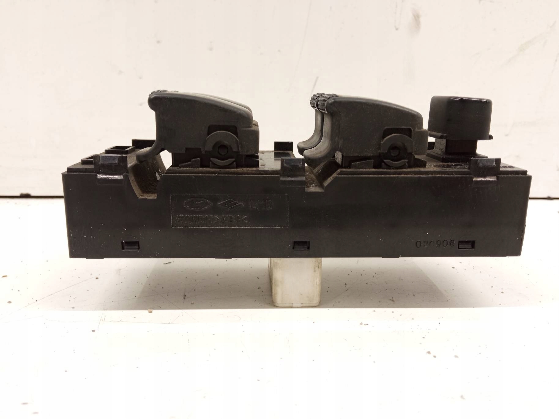 window control switch left front 327490-1000 Kia Carens and (1999-2006)
