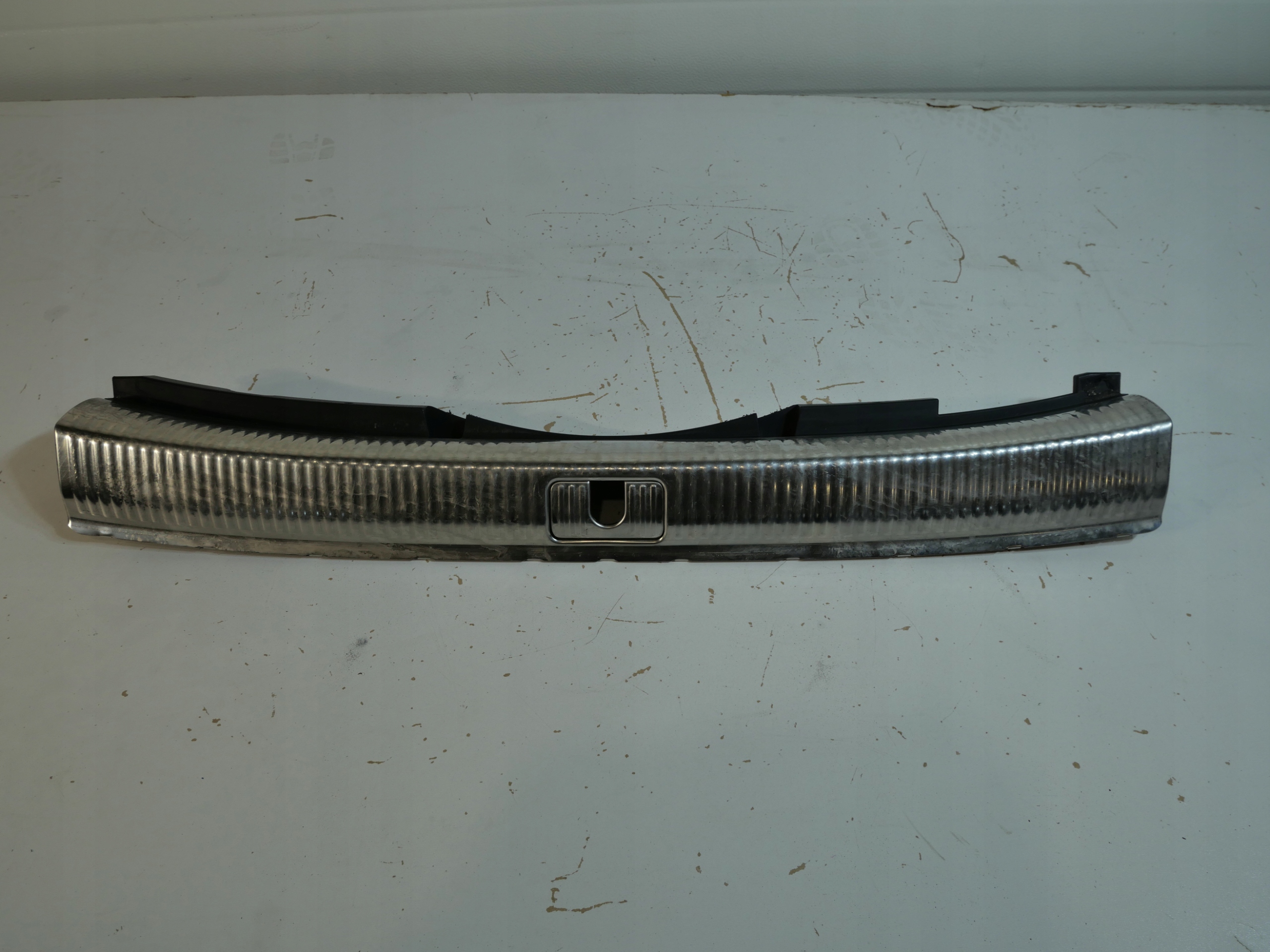 cap supports rear part AUDI A4 B9 AVANT 8W9864513