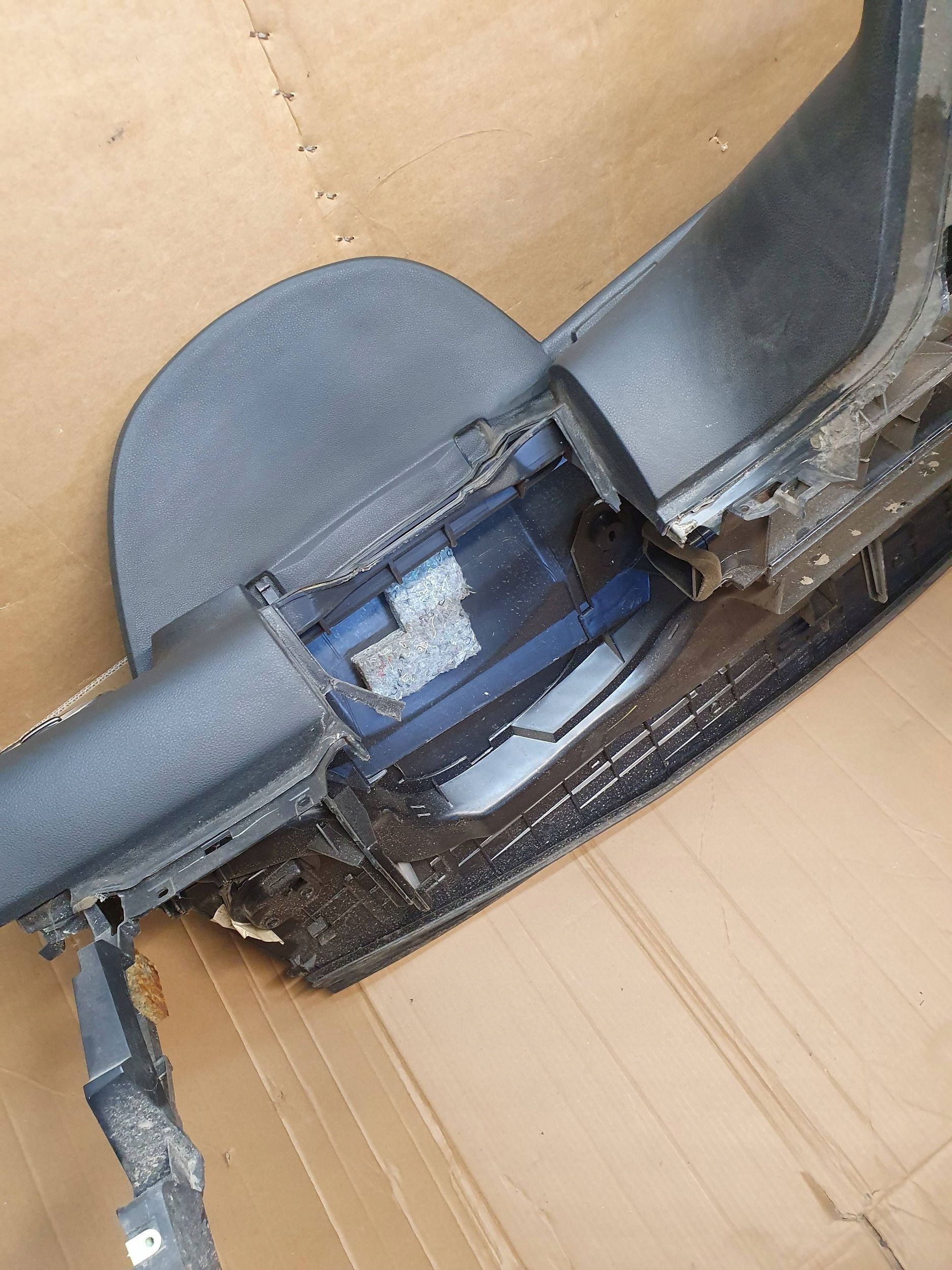 торпеда peugeot 3008 и консоль оригинал без UP NAVI