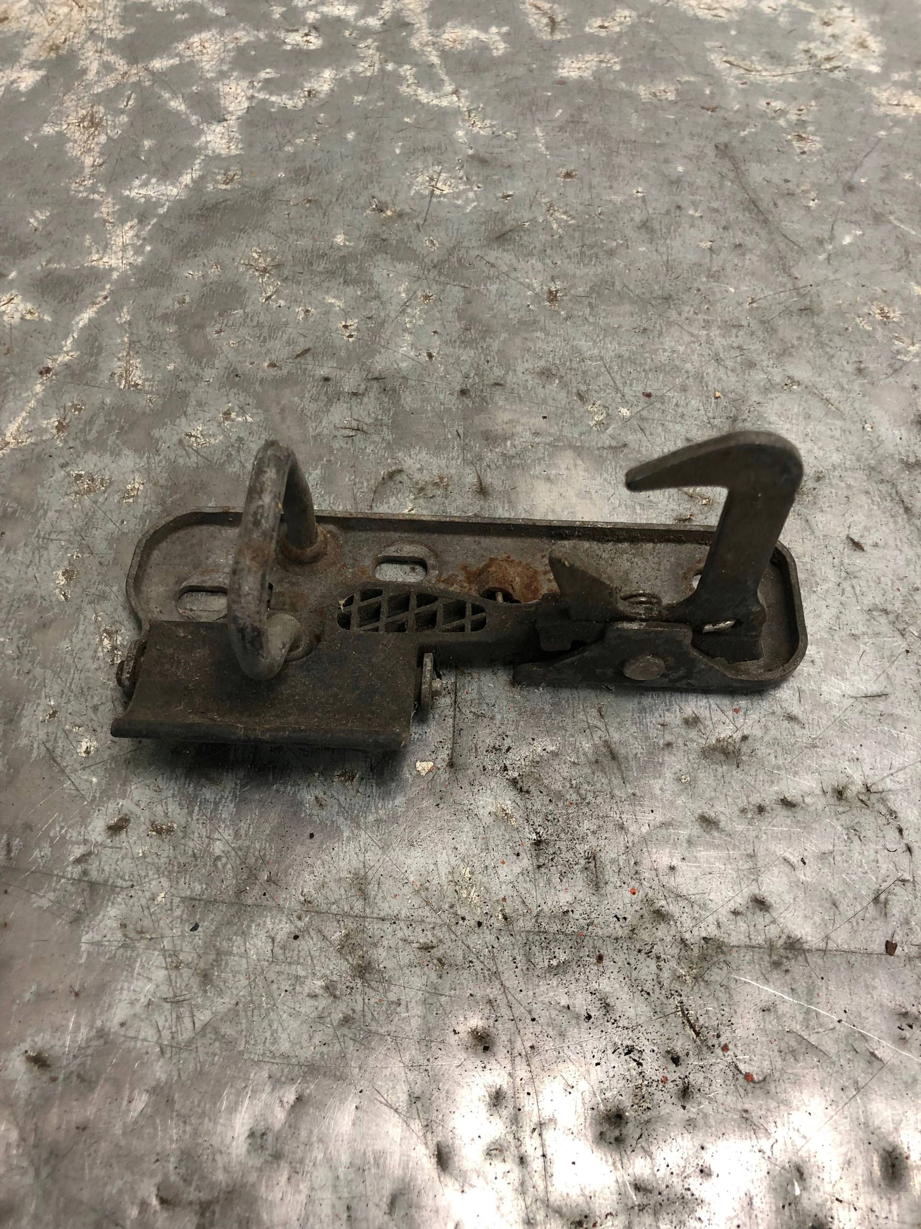 lock RYGIEL bonnets VW GOLF V 1K0823480