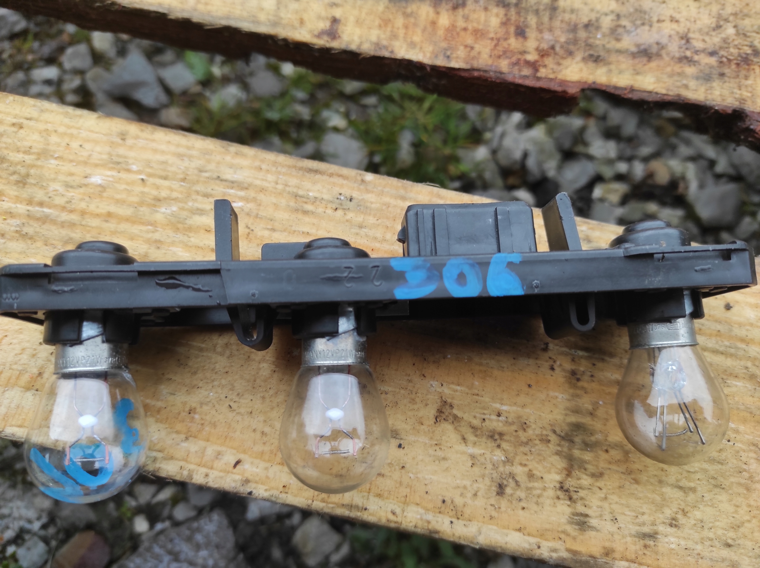 light housing left rear part left rear PEUGEOT 306 5045