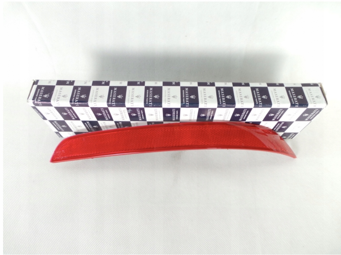 670032732 - Відбивач бампера задній правий Maserati Levante M161