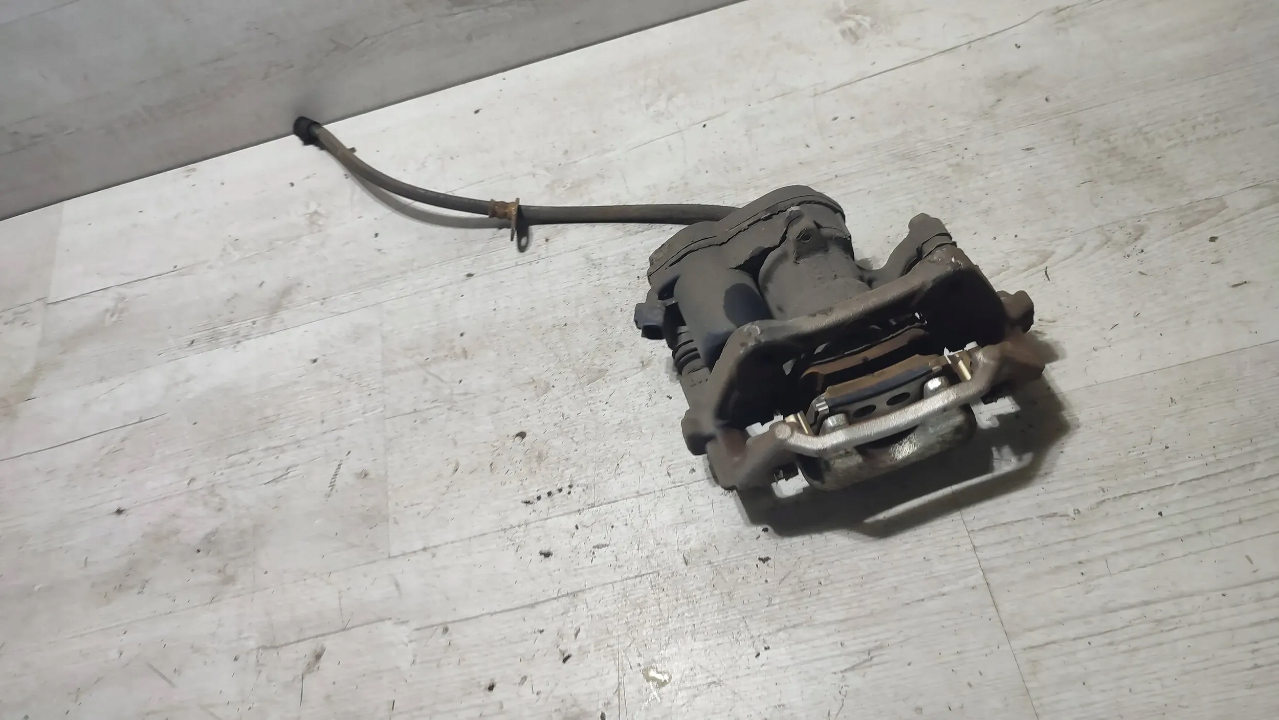 Toyota C-HR and 1.2 19r rear part side right caliper