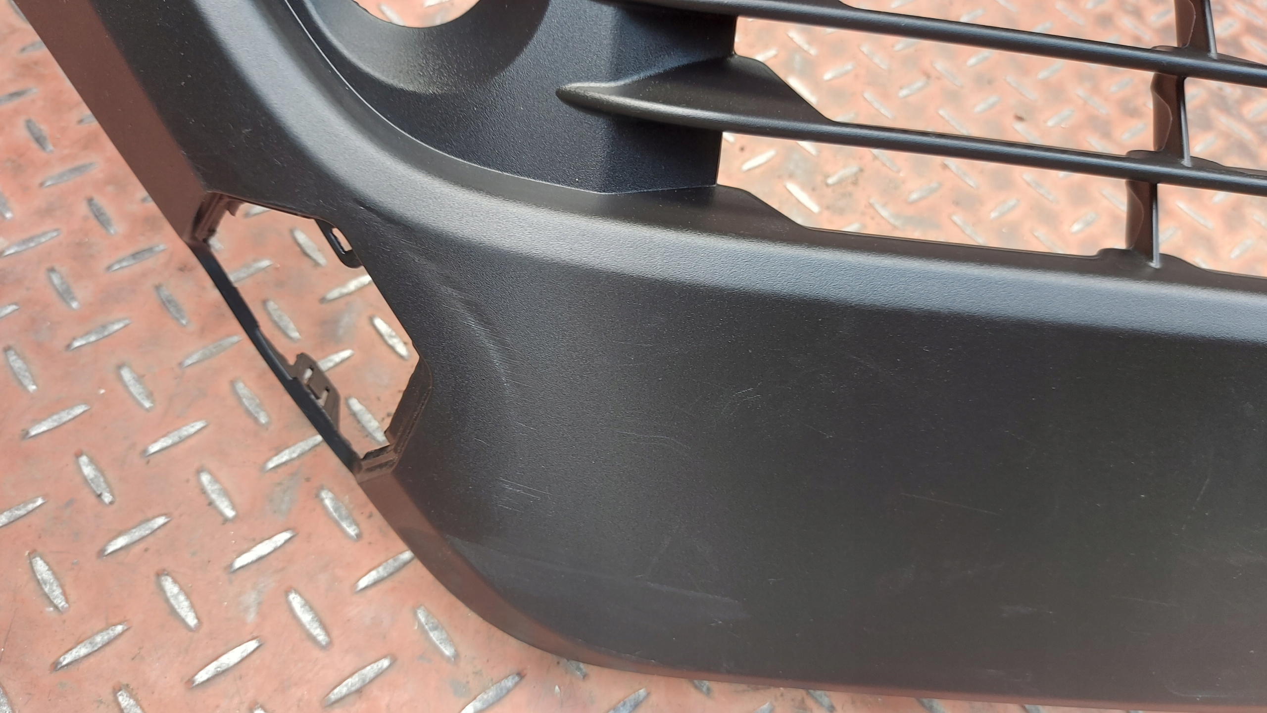 accessories grid central spoiler of a bumper front TOYOTA COROLLA CROSS 21