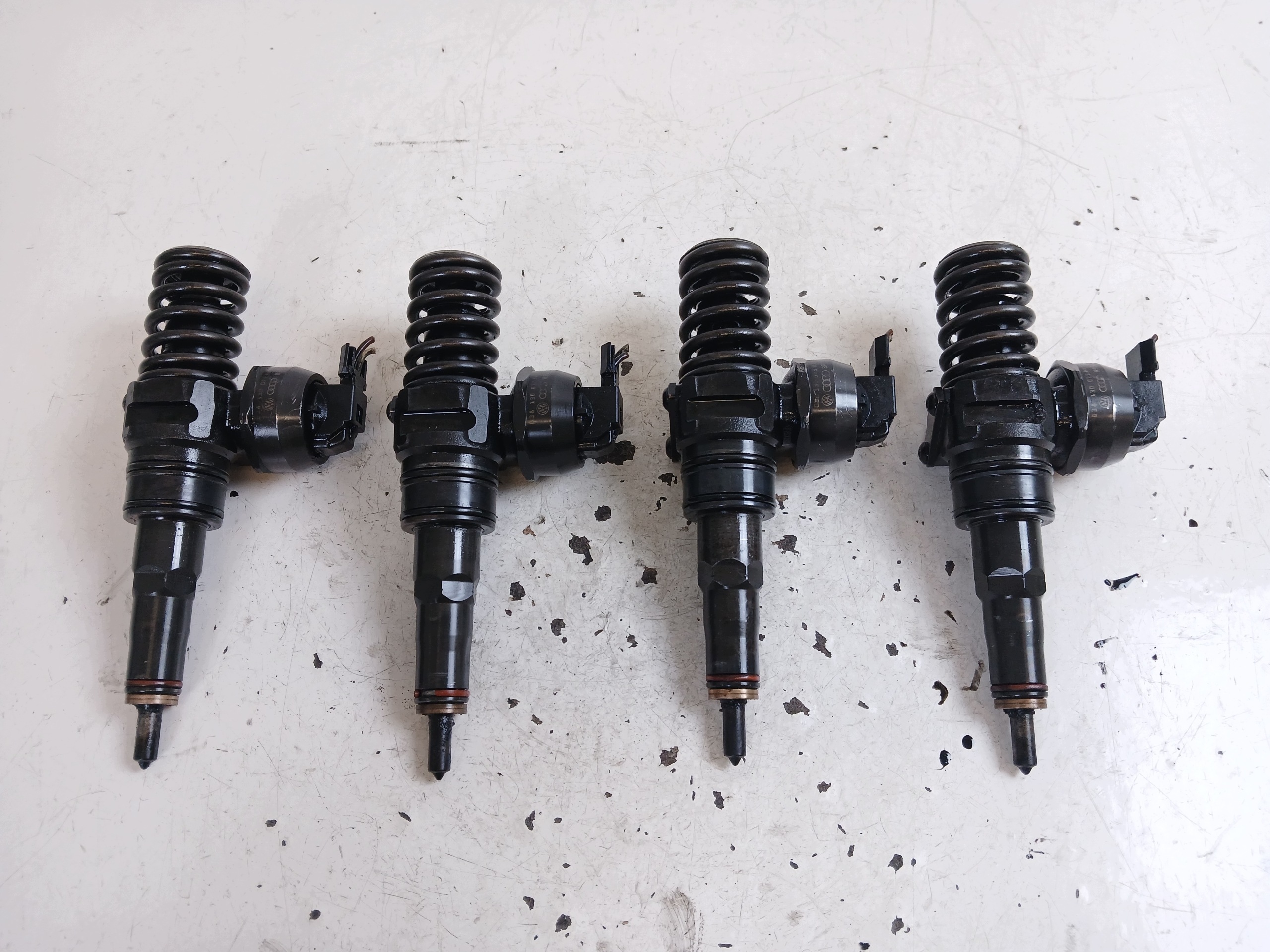 VW PASSAT B5 LIFT OCTAVIA e SHARAN e 1.9 TDI iniettore 038130073BA
