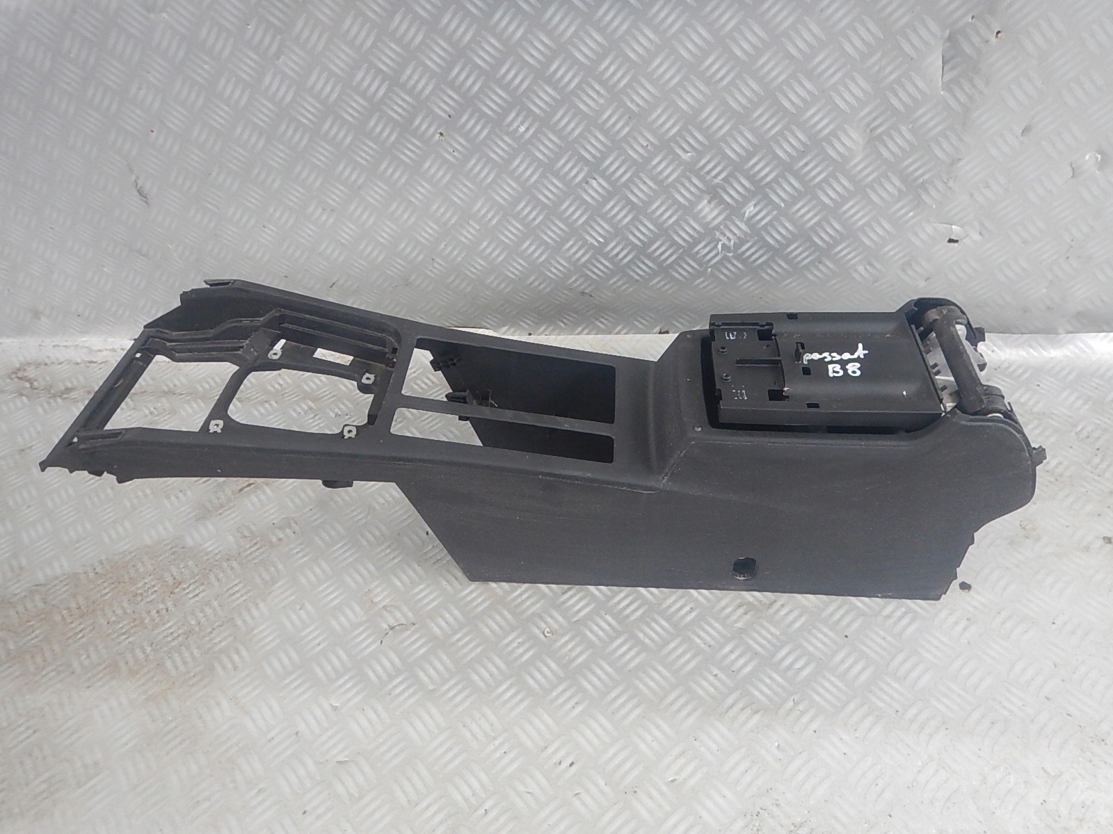 3G0864207AA - VW PASSAT B8 тунель центральний підлокітник