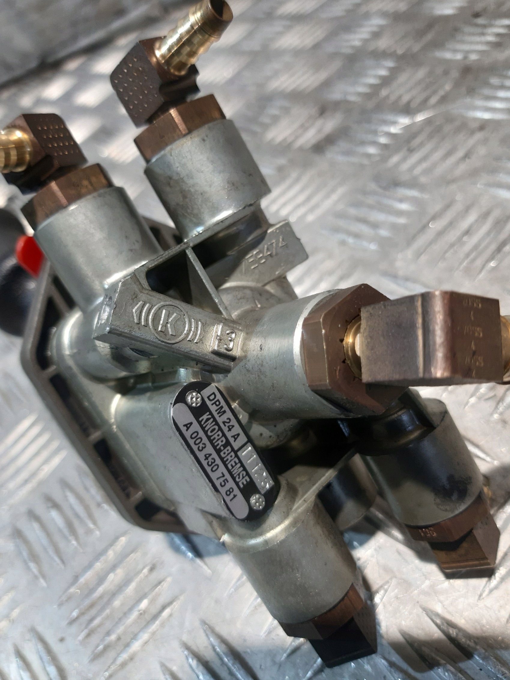 Sensor elektrische Parkbremse DPM24A A0034307581