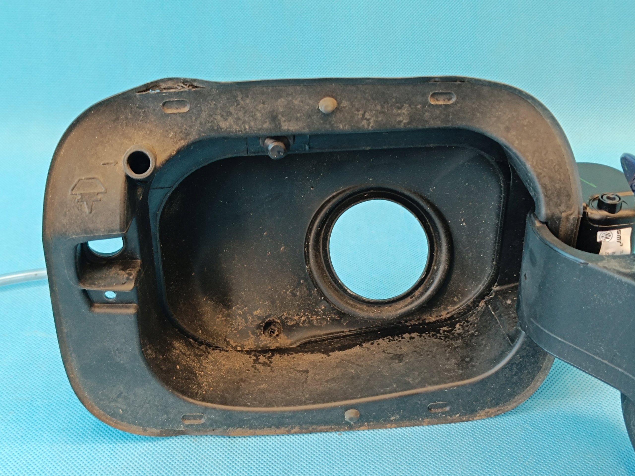 VW T-ROC LIFT 1.5 TSI 110KW 2025 R KLAPKA WLEWU PALIWA 2GA809857D LA5W Producent części Volkswagen OE