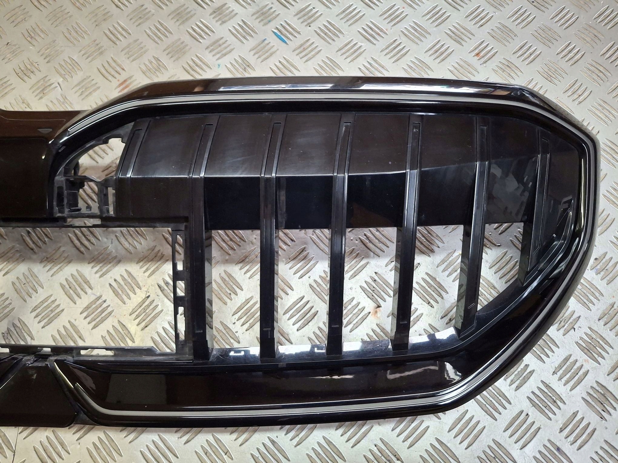 maska BMW 5 G60 G61 2023R->