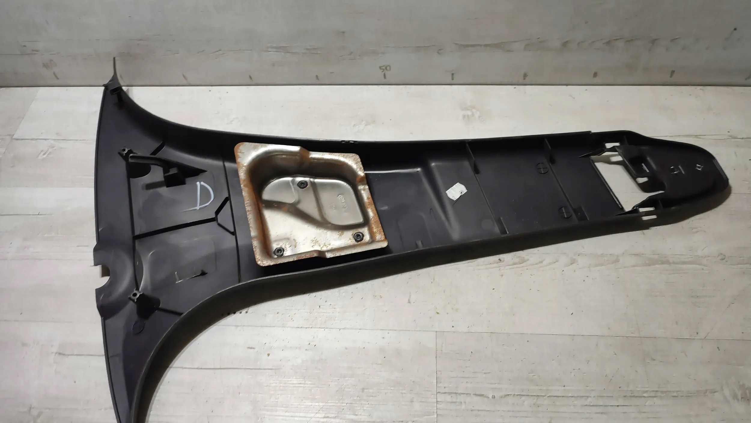 Dacia Sandero 2012 left side cover lower slupka