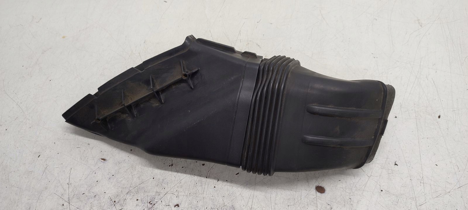 tube intake drain pipe intake air Audi A6 C6 2,4 V6