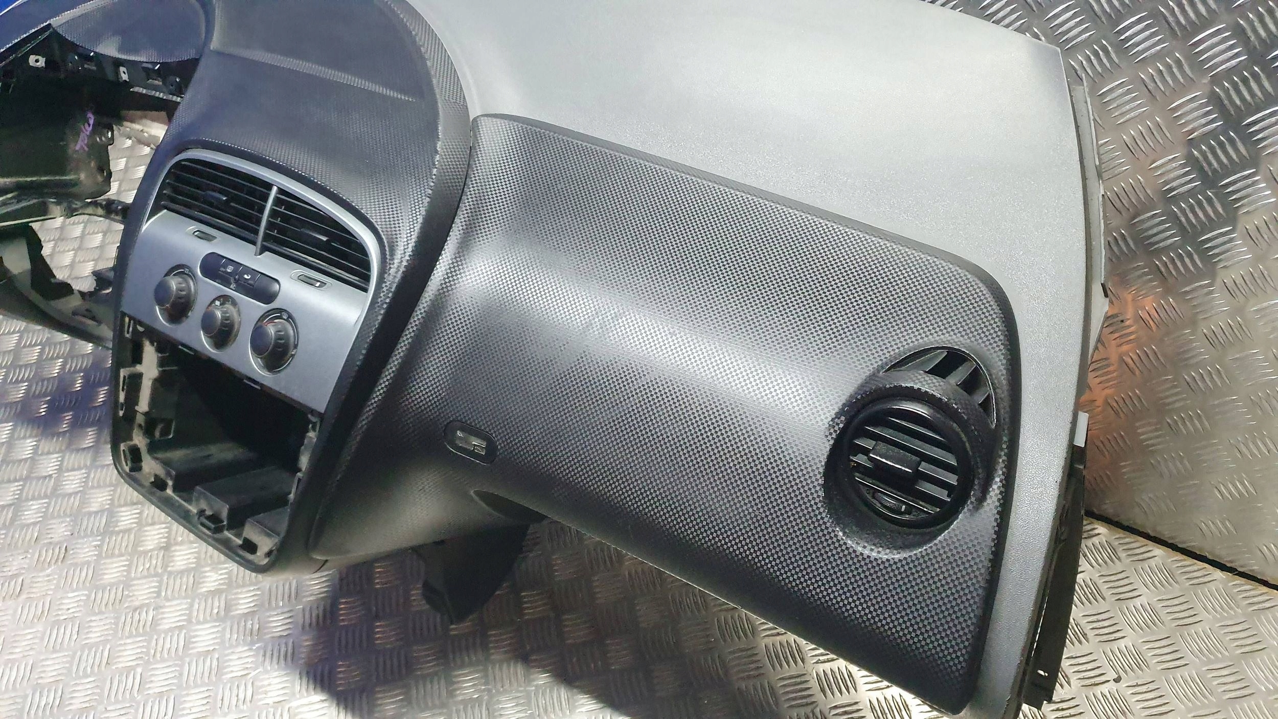 dashboard instrument panel cockpit console SEAT TOLEDO III 04