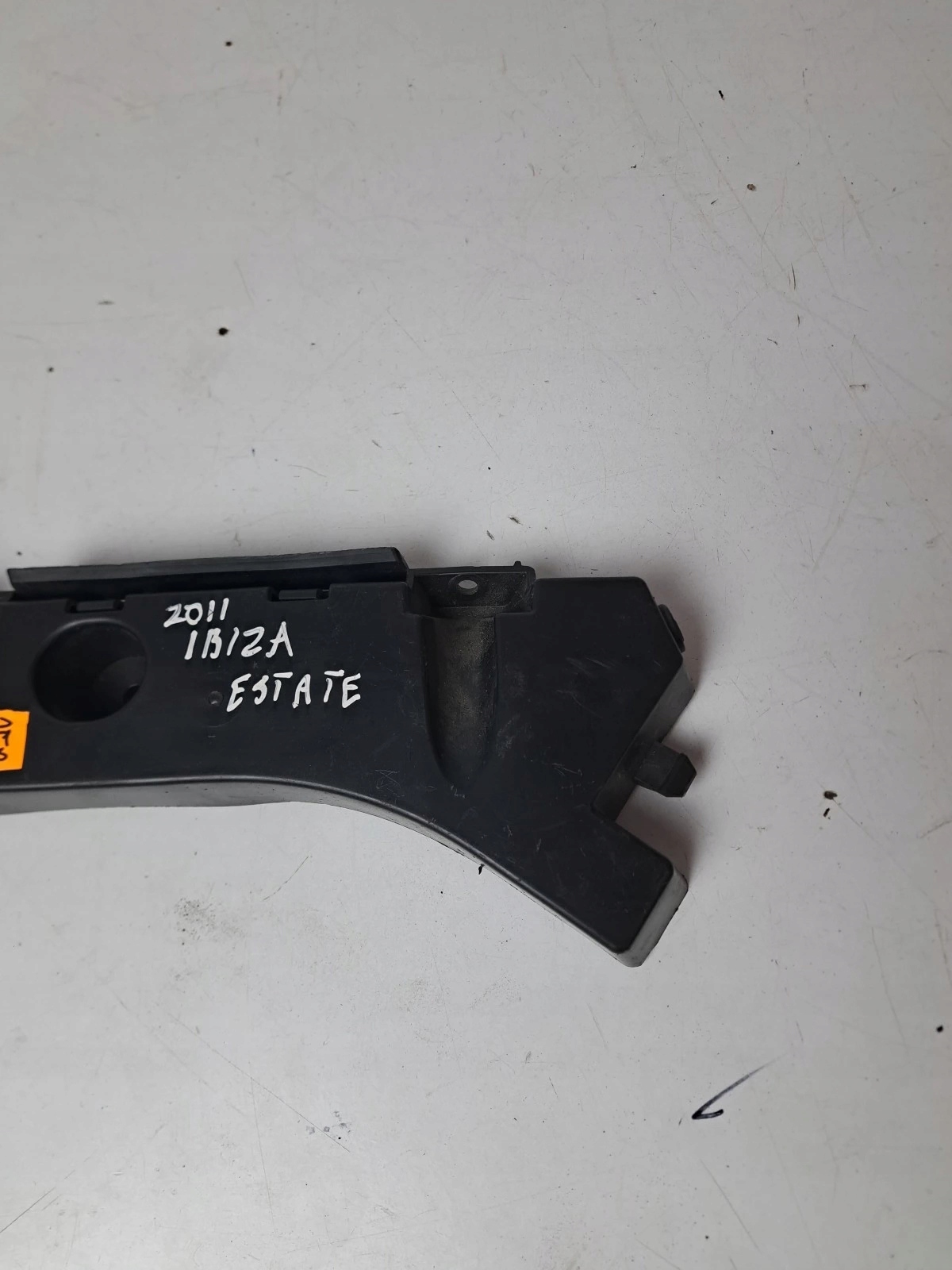 support holder of a bumper front front left Seat Ibiza IV kombi