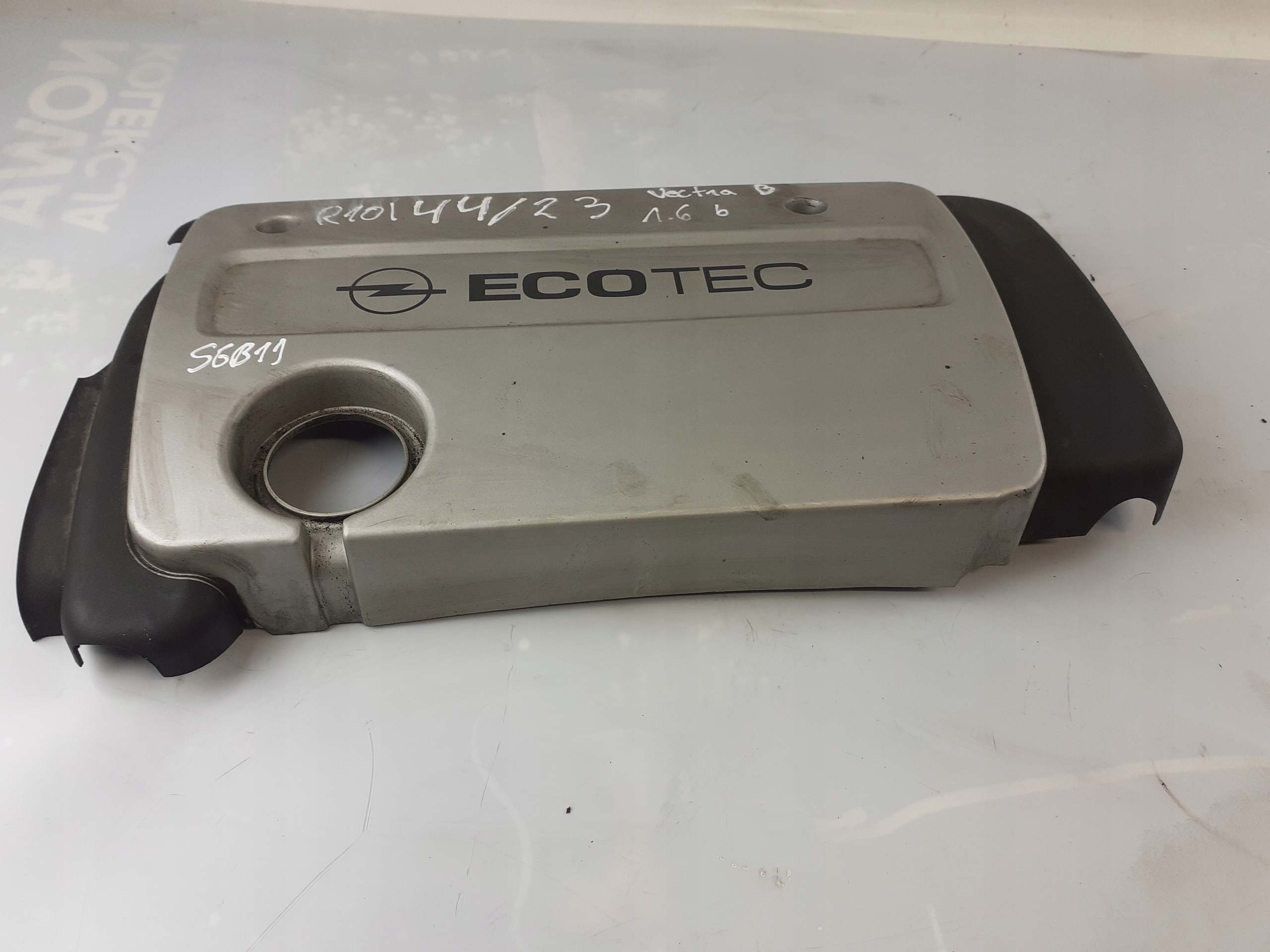 Opel Vectra B 1.6B motor cover upper
