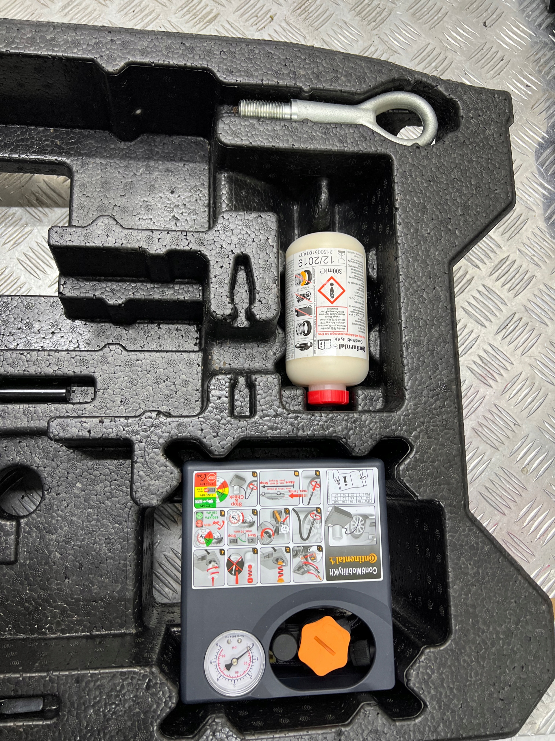 SUZUKI VITARA III 3 STYROPIAN WKŁAD BAGAŻNIKA 75491-61M00 ZESTAW NAPRAWCZY Producent Suzuki OE