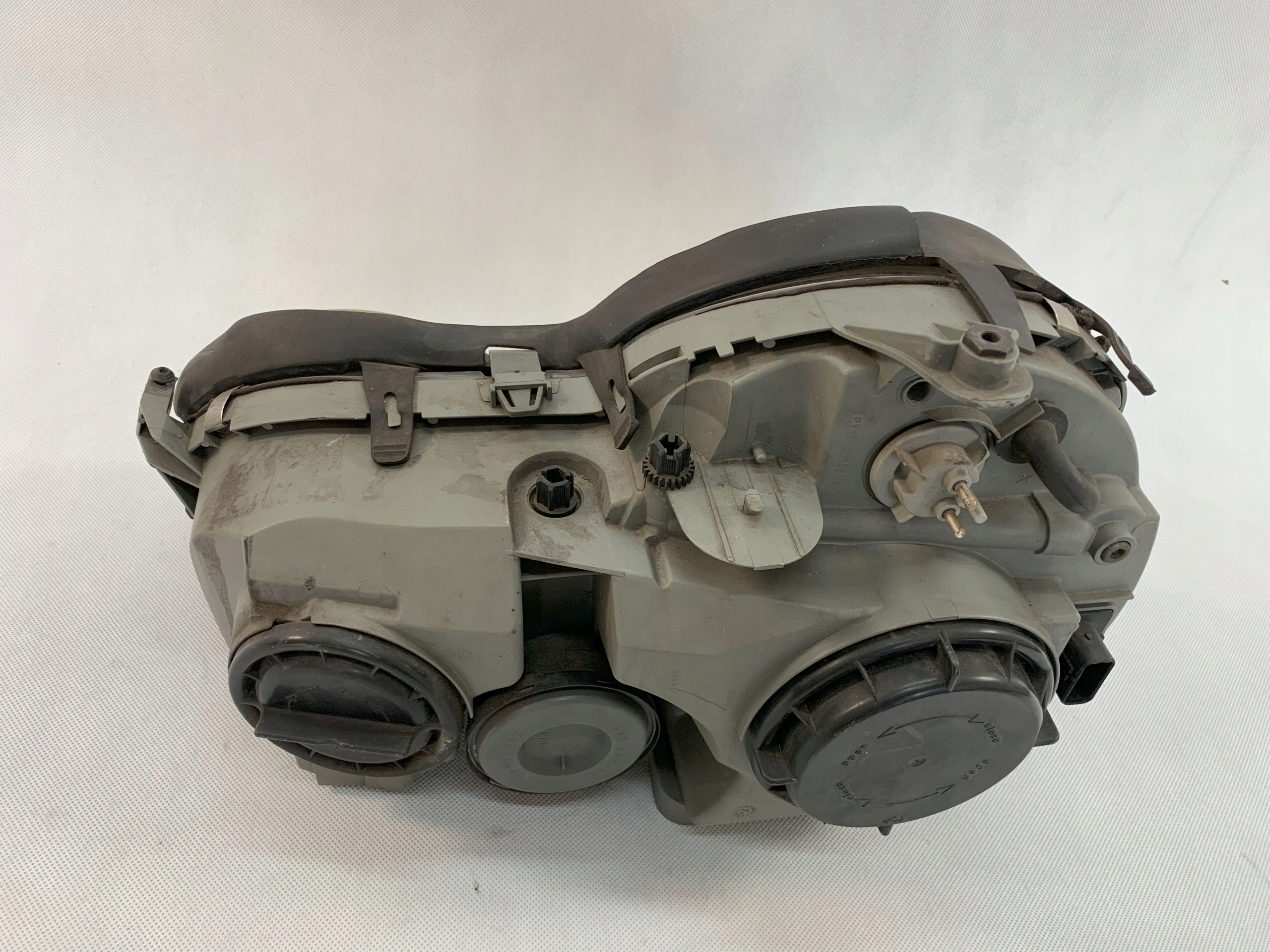 Reflektor light front right Mercedes E-Klasa W210 09.25