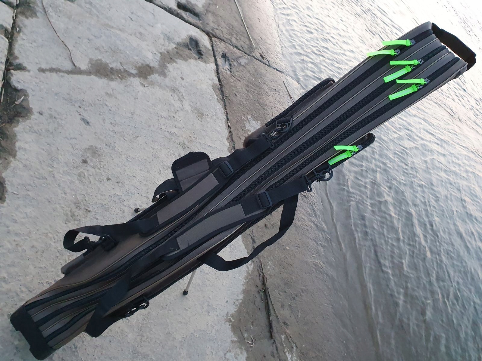 POKROWIEC 150cm NA 3 WĘDKI ZE STELAŻEM MISTRALL Model AM-6009293