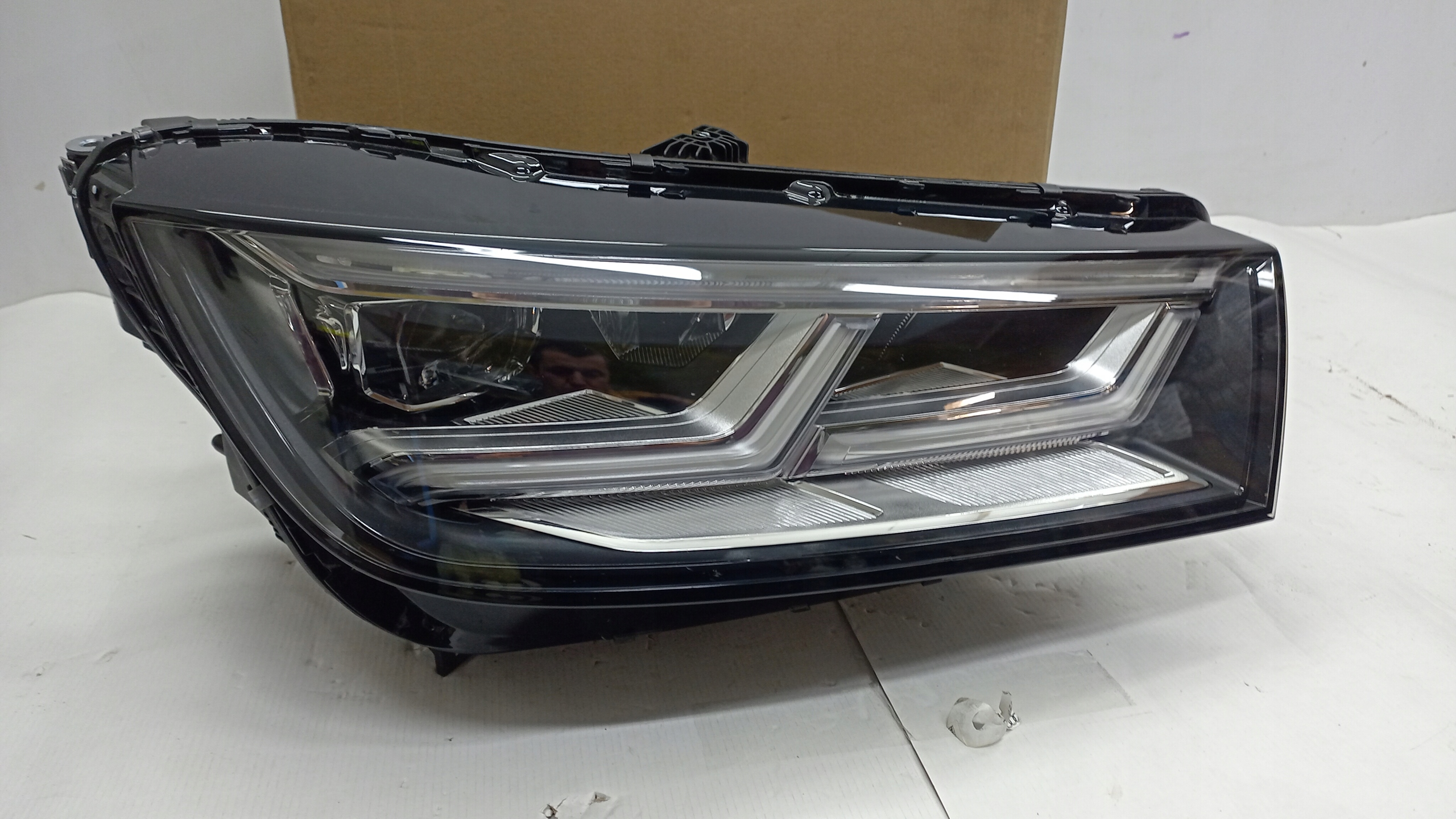REFLEKTOR LAMPA PRAWA AUDI Q5 80A FULL LED 80A941034 Wersja Europejska