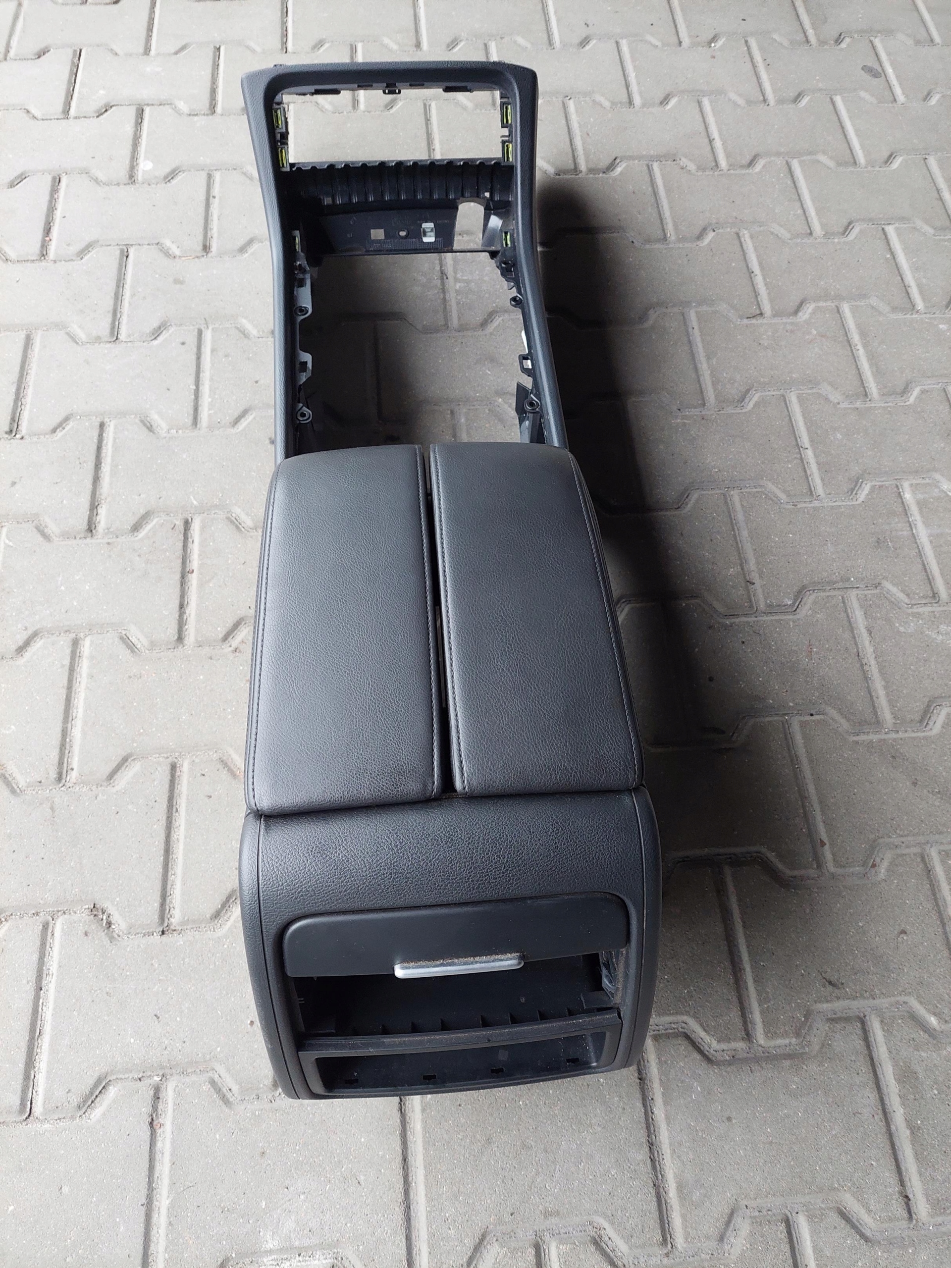 TUNEL central armrest VW TOUAREG II 2 7P