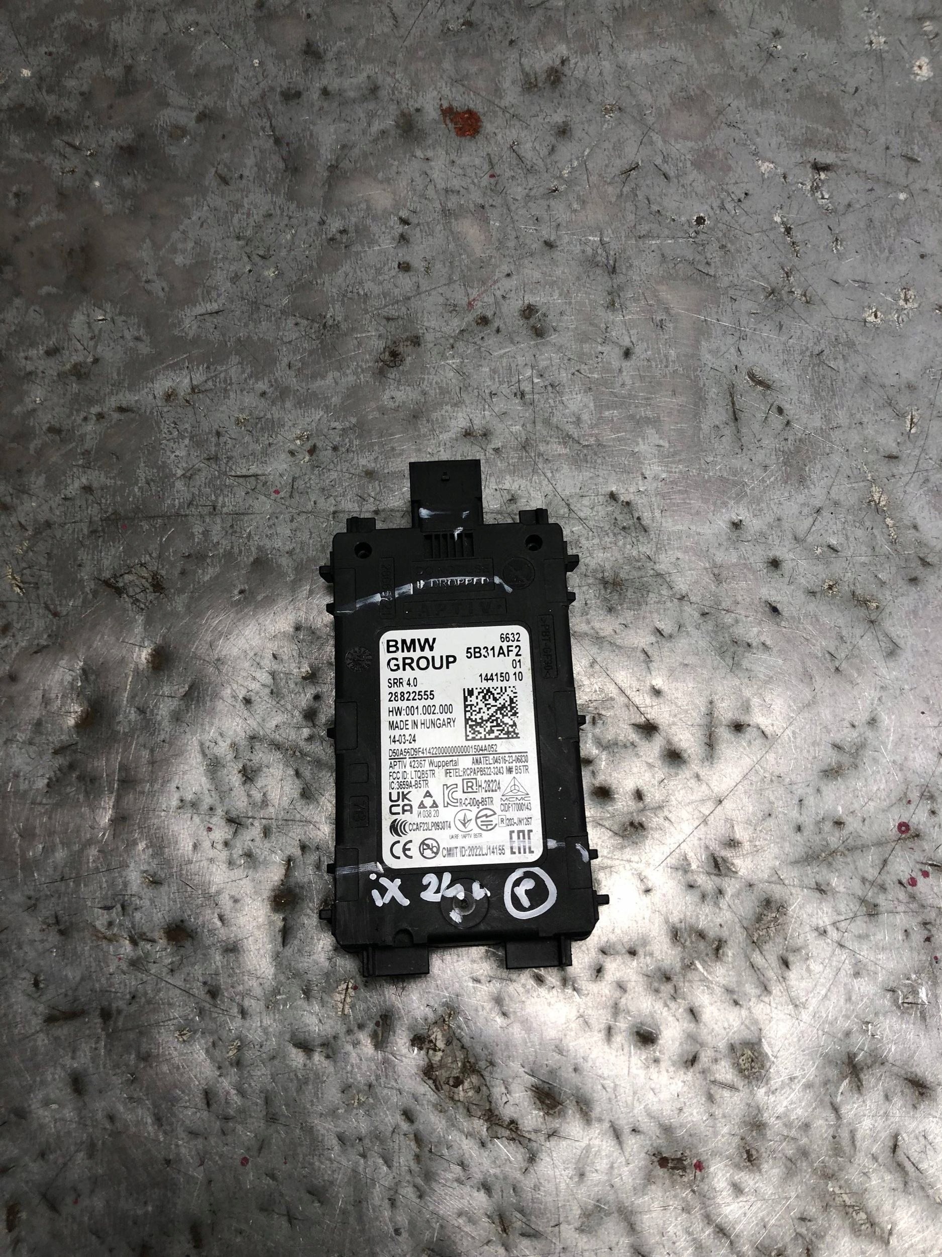 module RADAR ASYSTENTA supports BMW IX 28822555